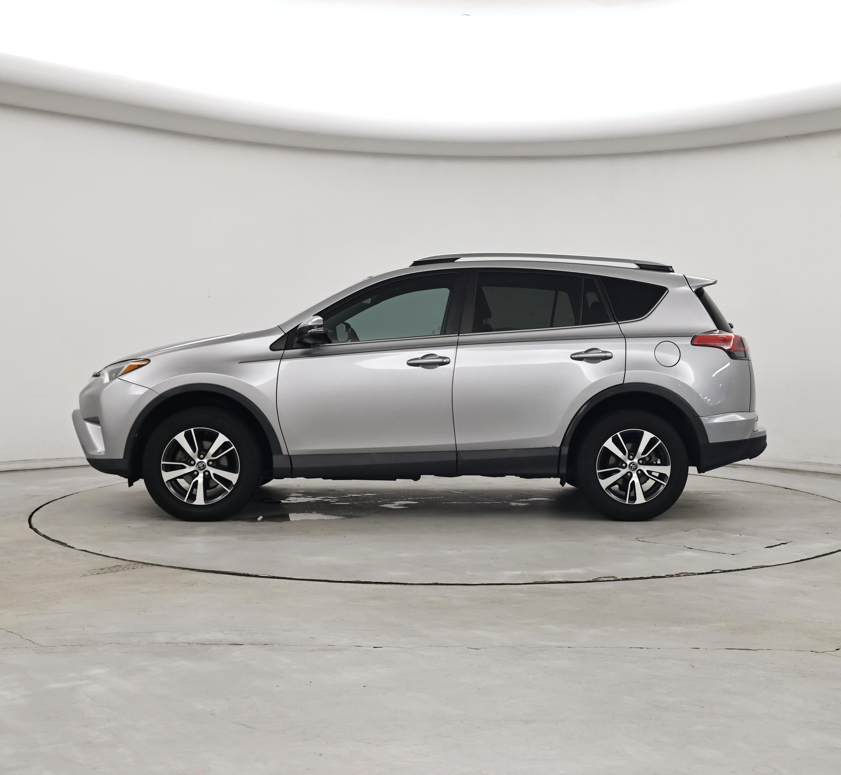Thumbnail: 2017 Toyota RAV4 - 3