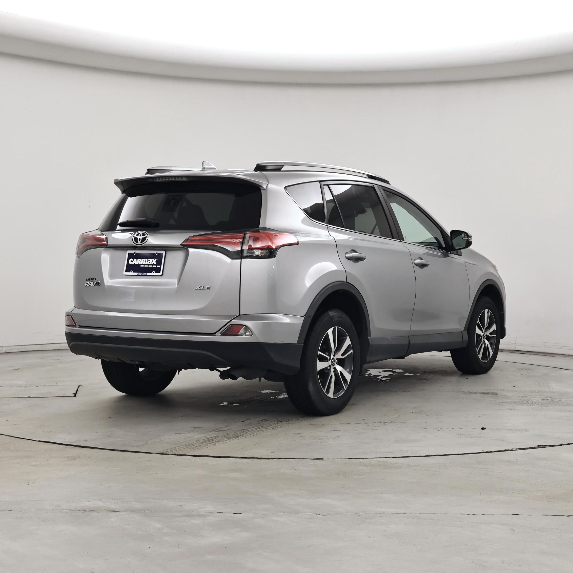 Thumbnail: 2017 Toyota RAV4 - 8