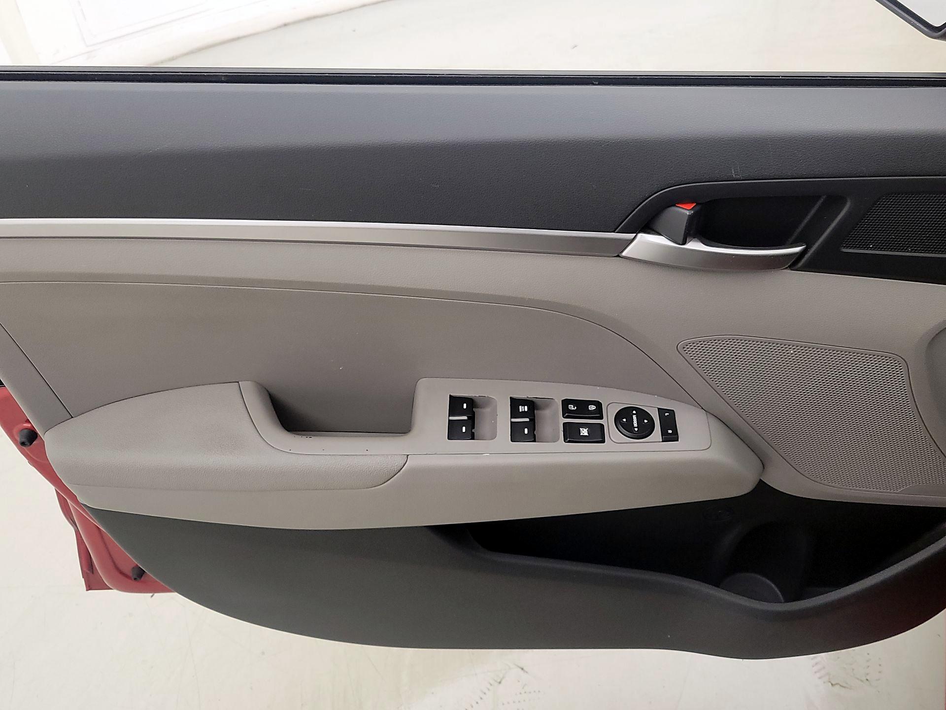 Thumbnail: 2020 Hyundai Elantra - 12