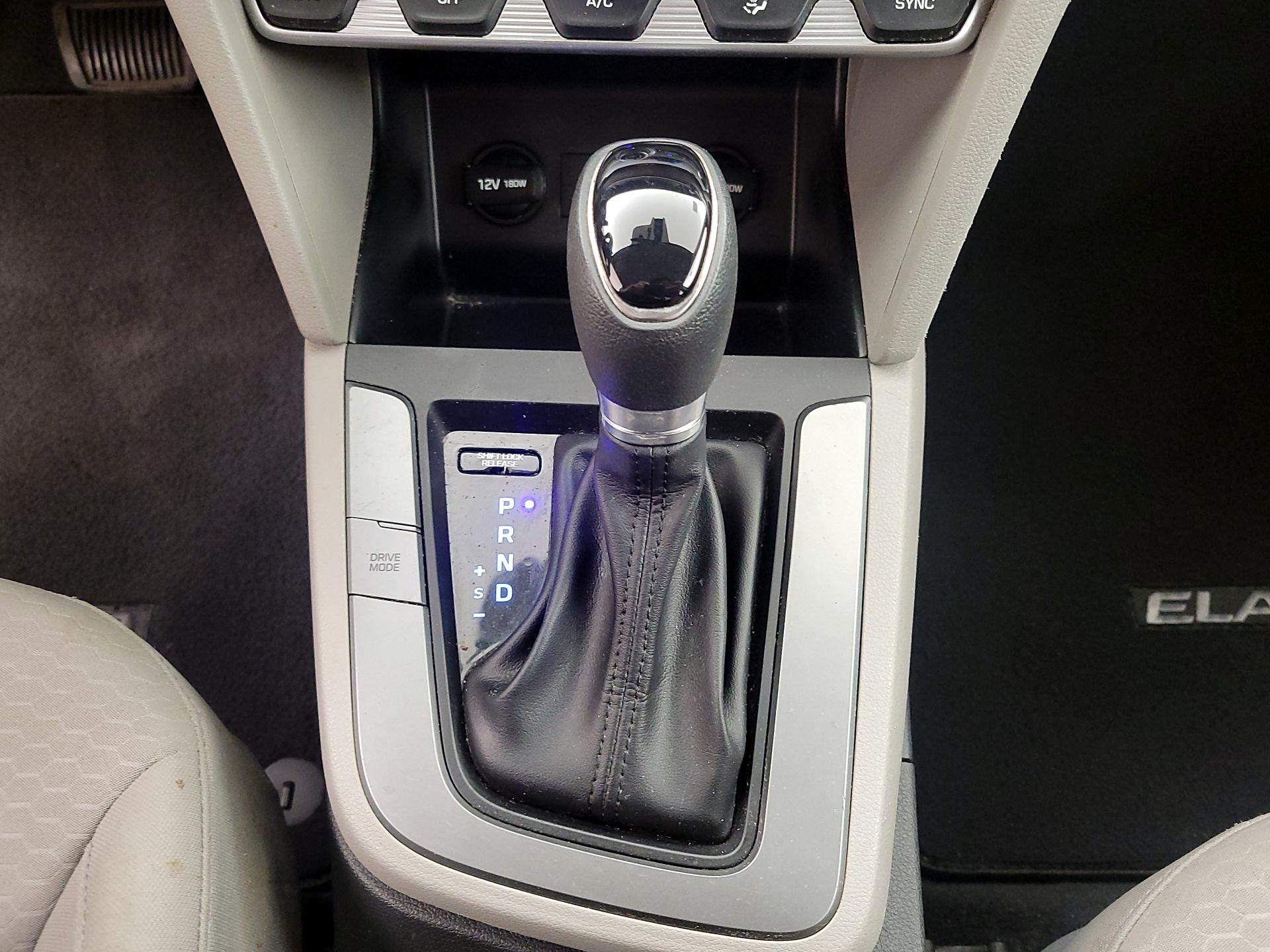 Thumbnail: 2020 Hyundai Elantra - 17