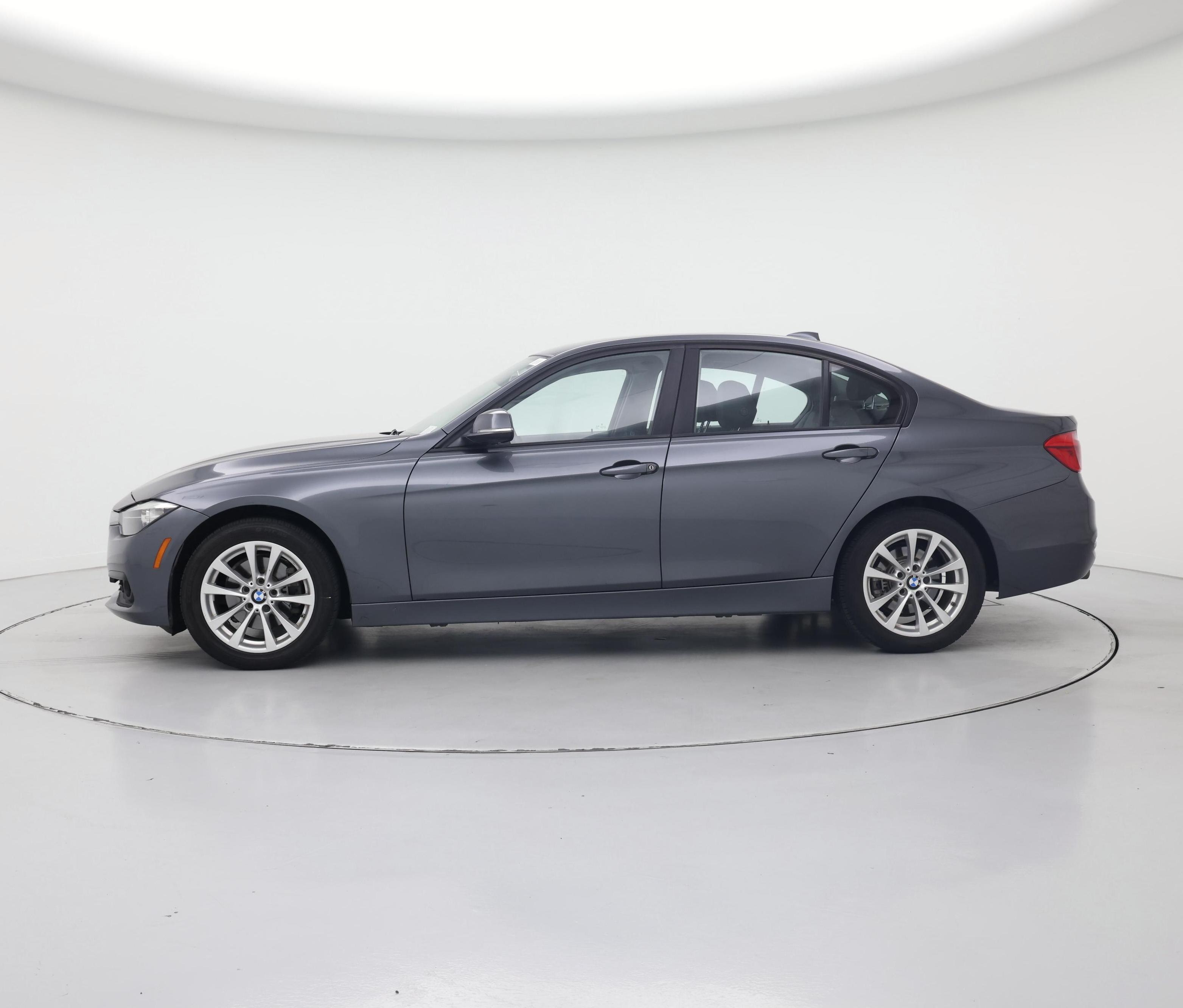 Thumbnail: 2017 BMW 3 Series - 3
