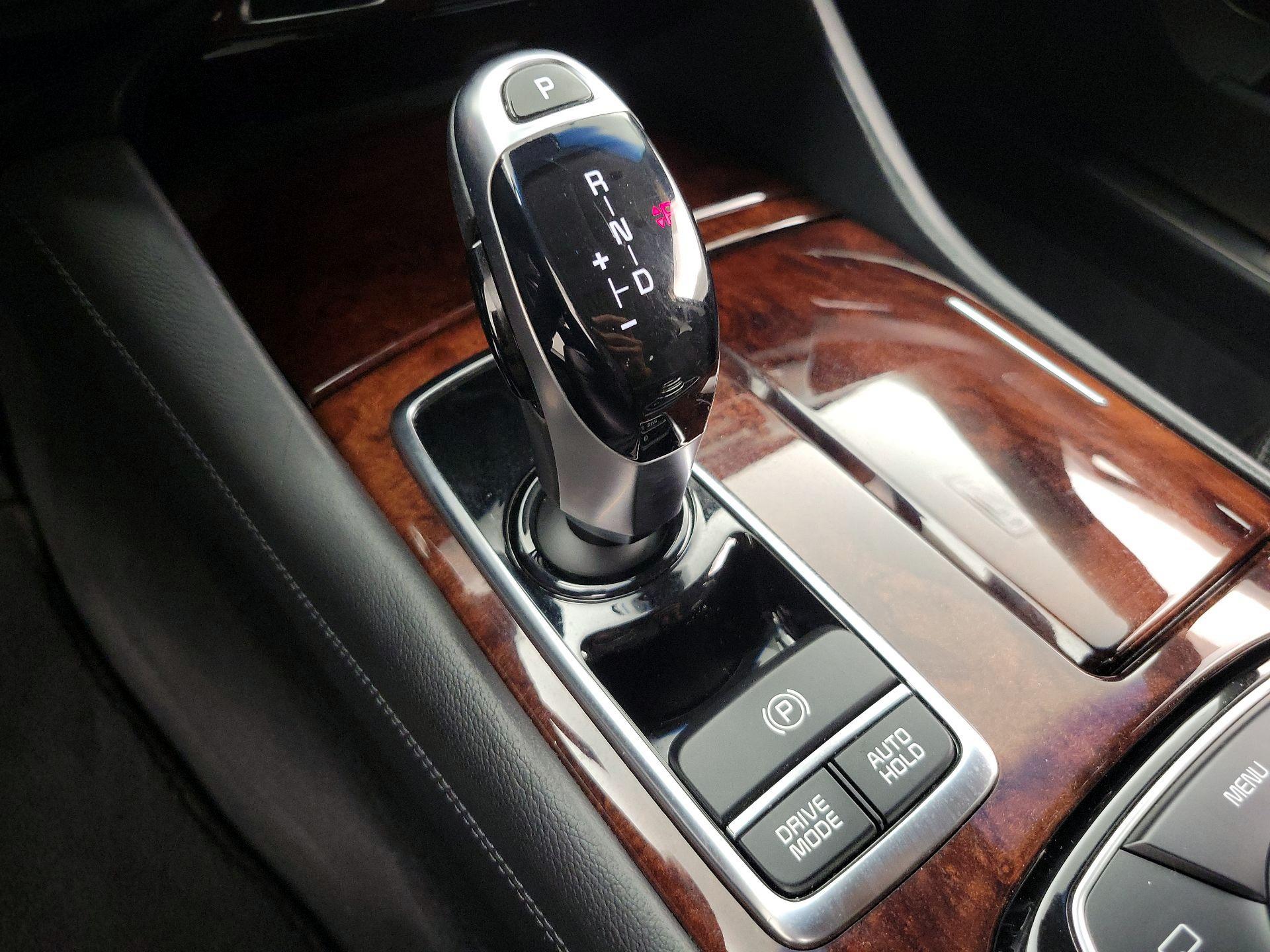 Thumbnail: 2015 Kia K900 - 18