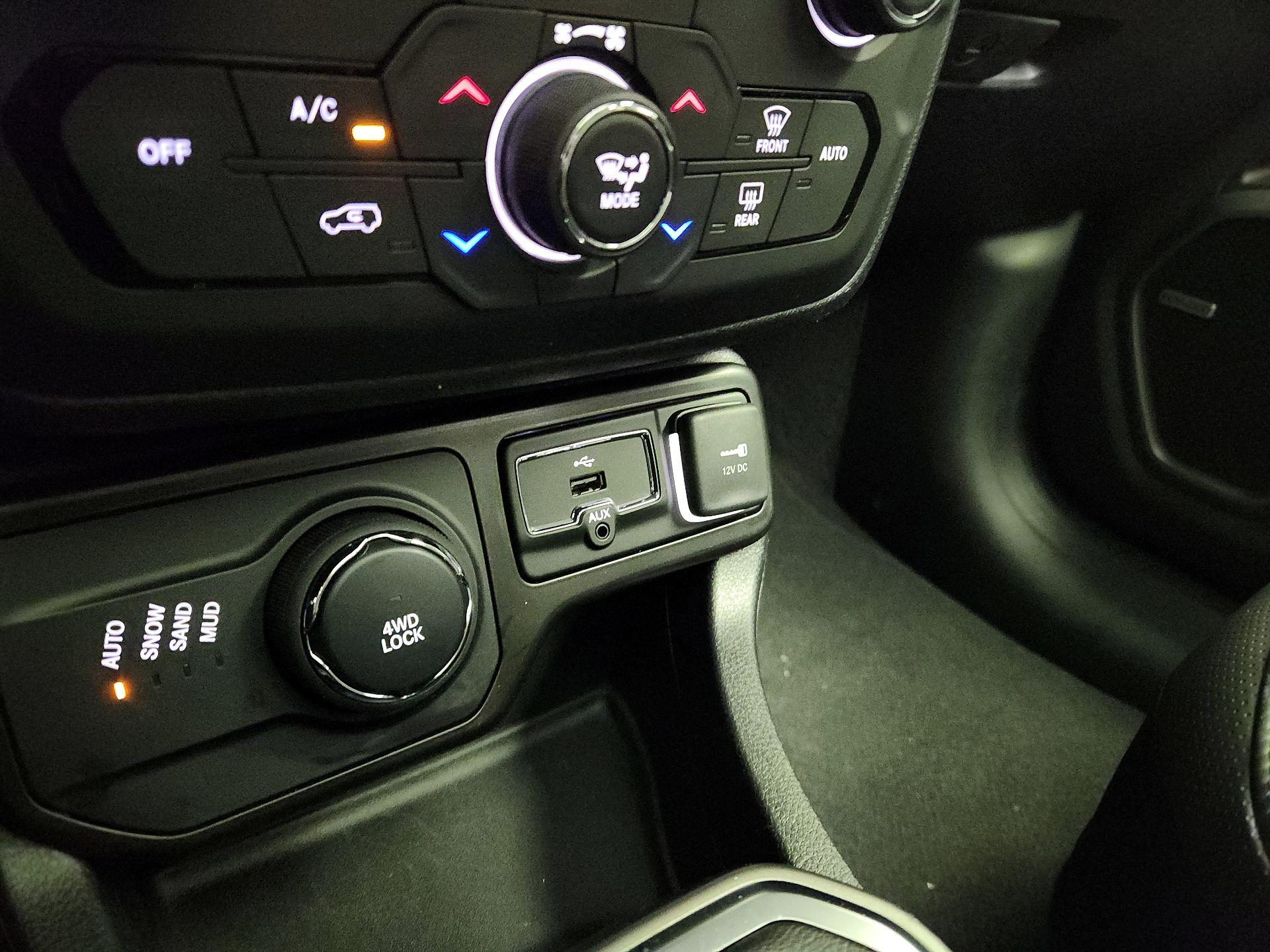 Thumbnail: 2020 Jeep Renegade - 19