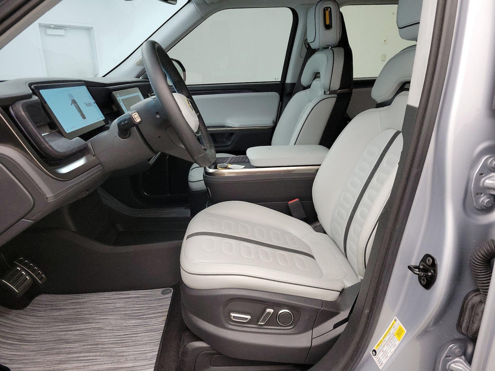 2024 Rivian R1S Adventure - Photo 12