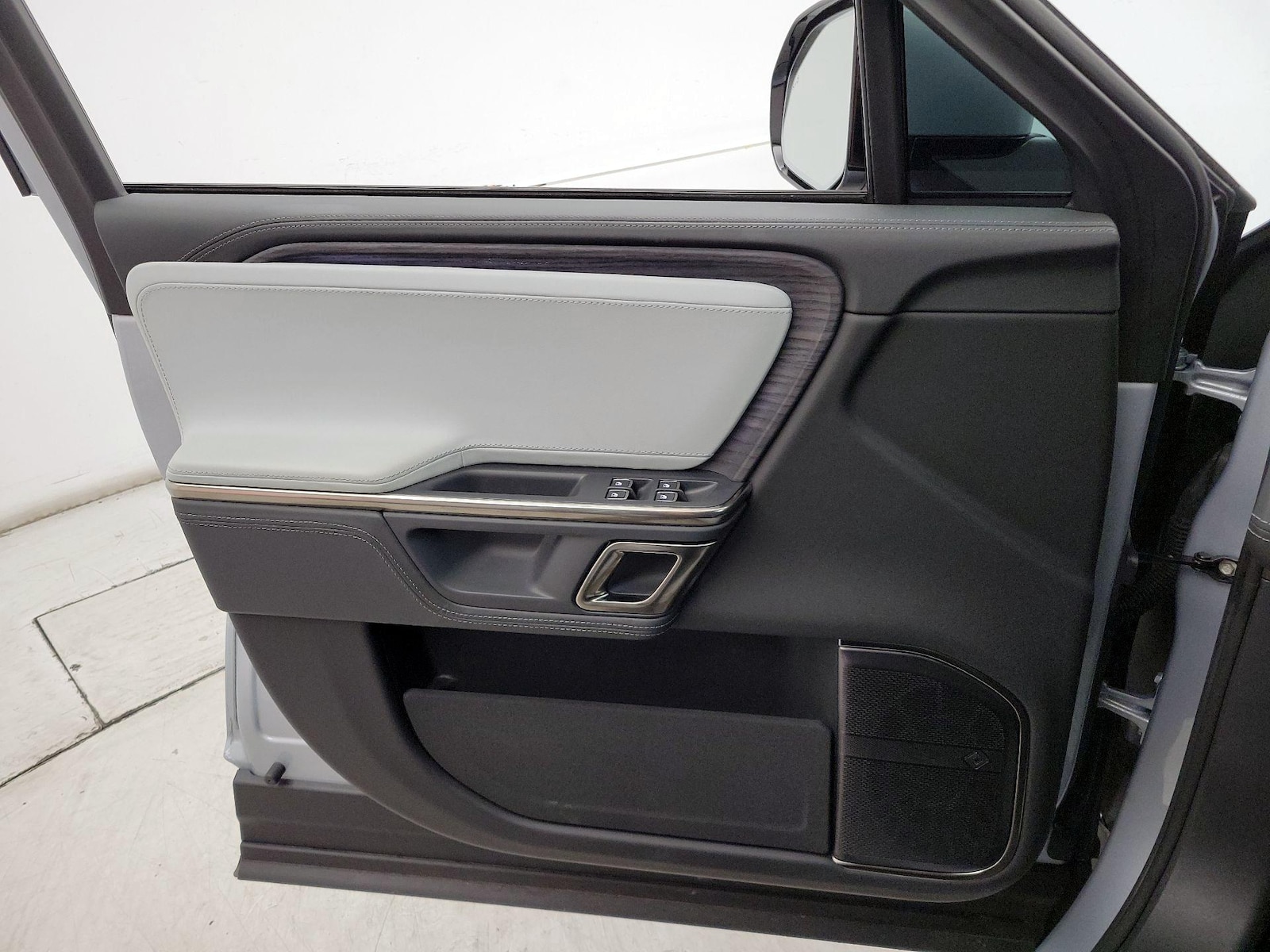 2024 Rivian R1S Adventure - Photo 13