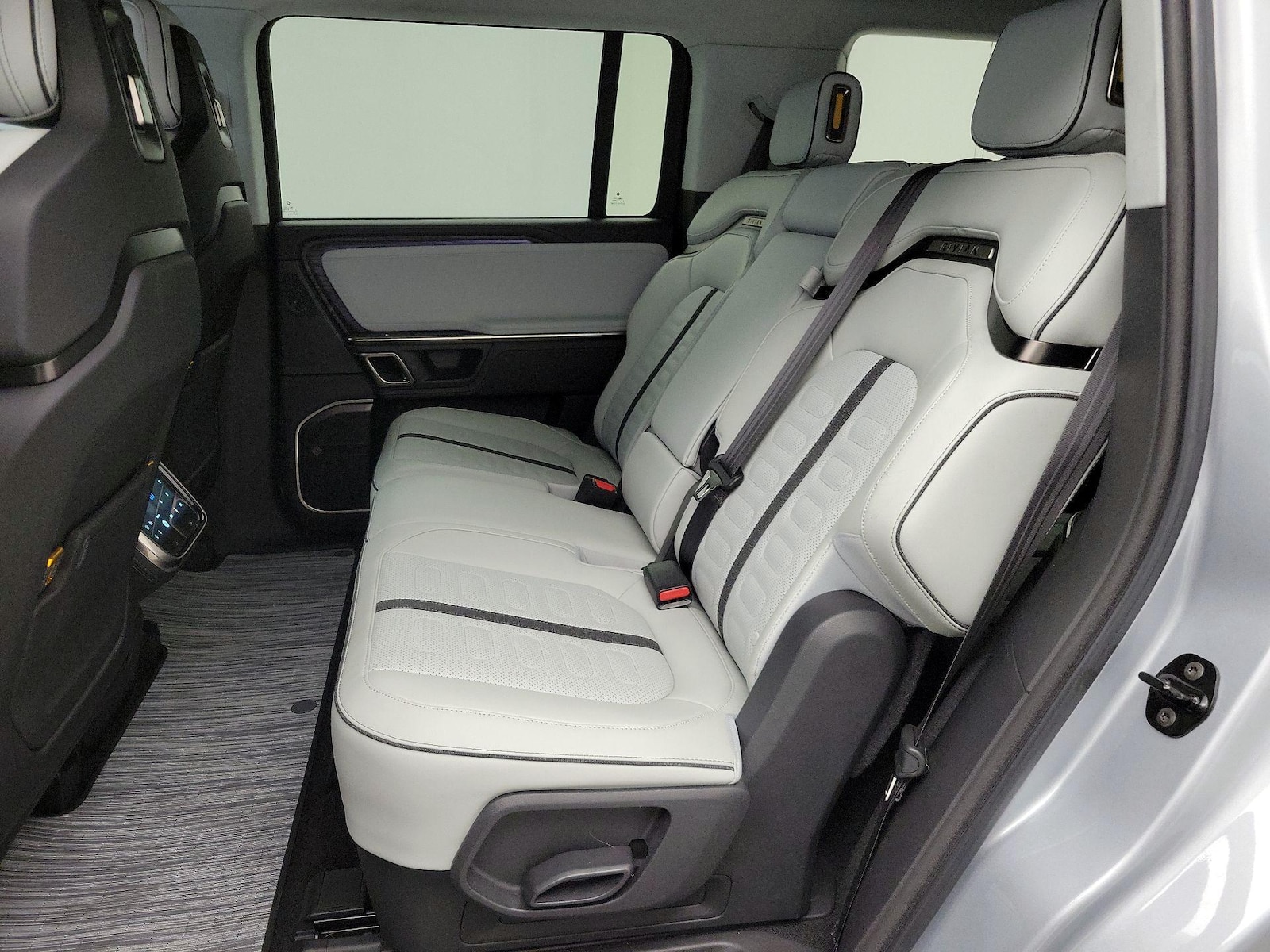 2024 Rivian R1S Adventure - Photo 20
