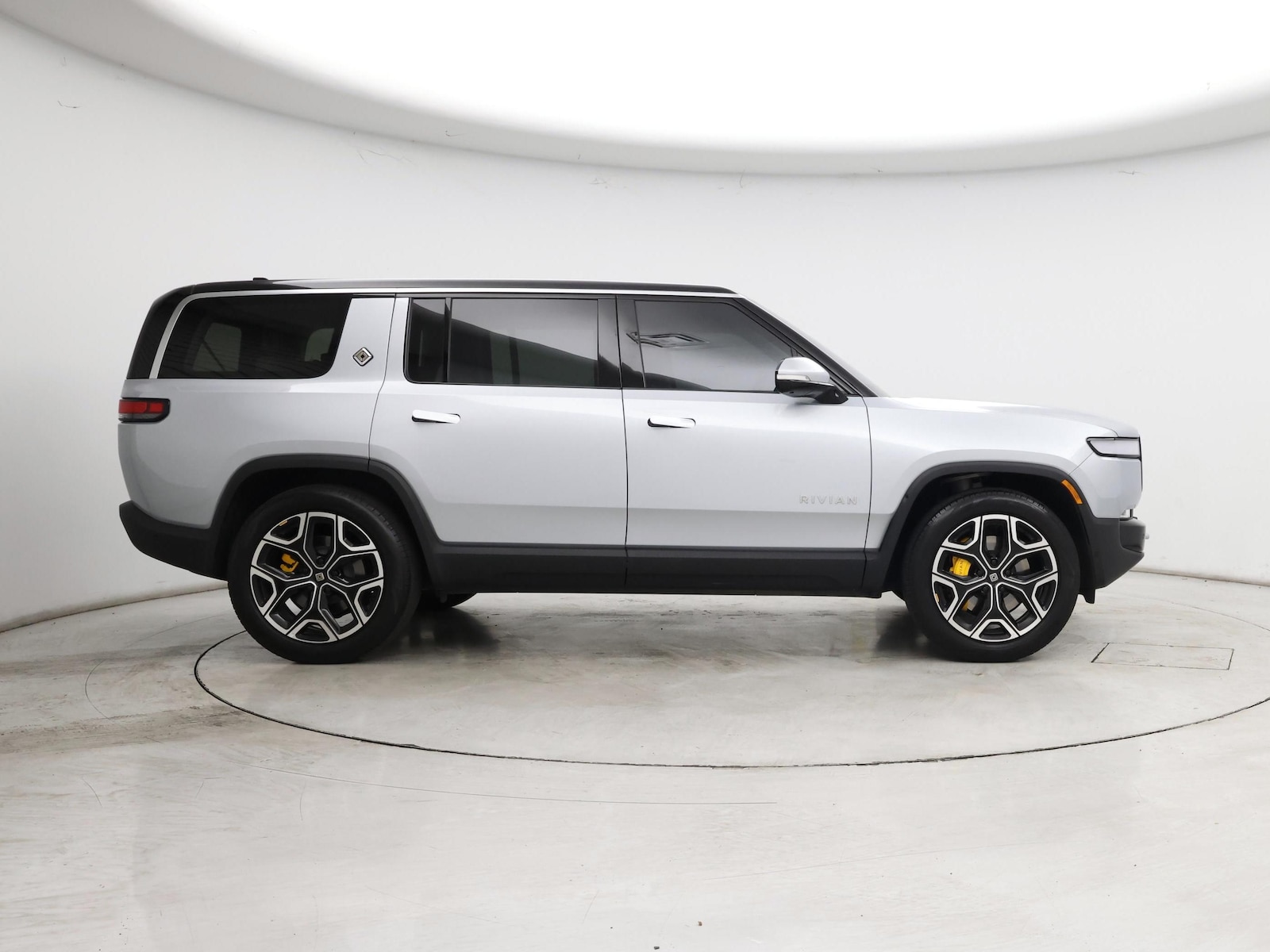 2024 Rivian R1S Adventure - Photo 8