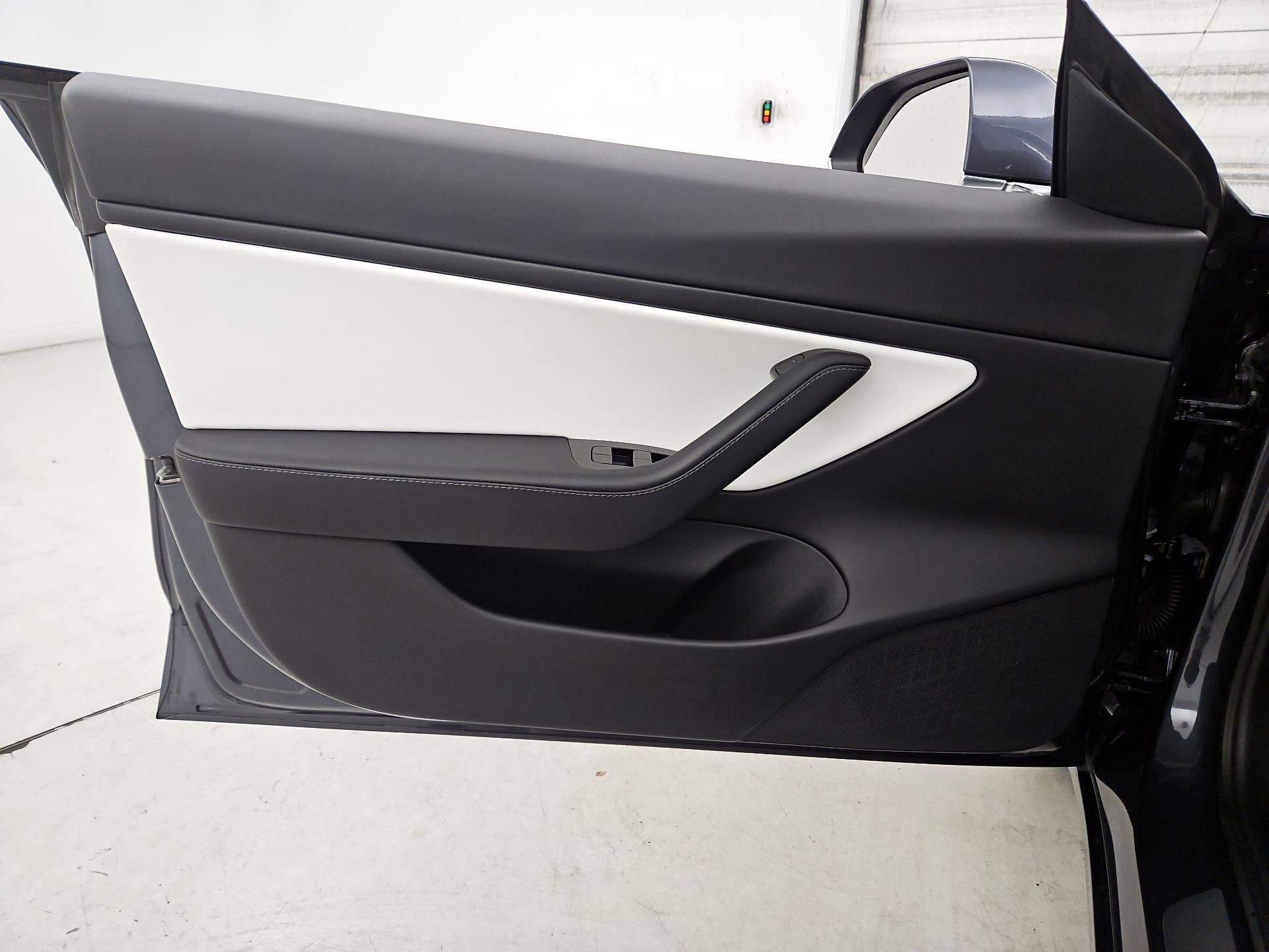 Thumbnail: 2020 Tesla Model 3 - 12
