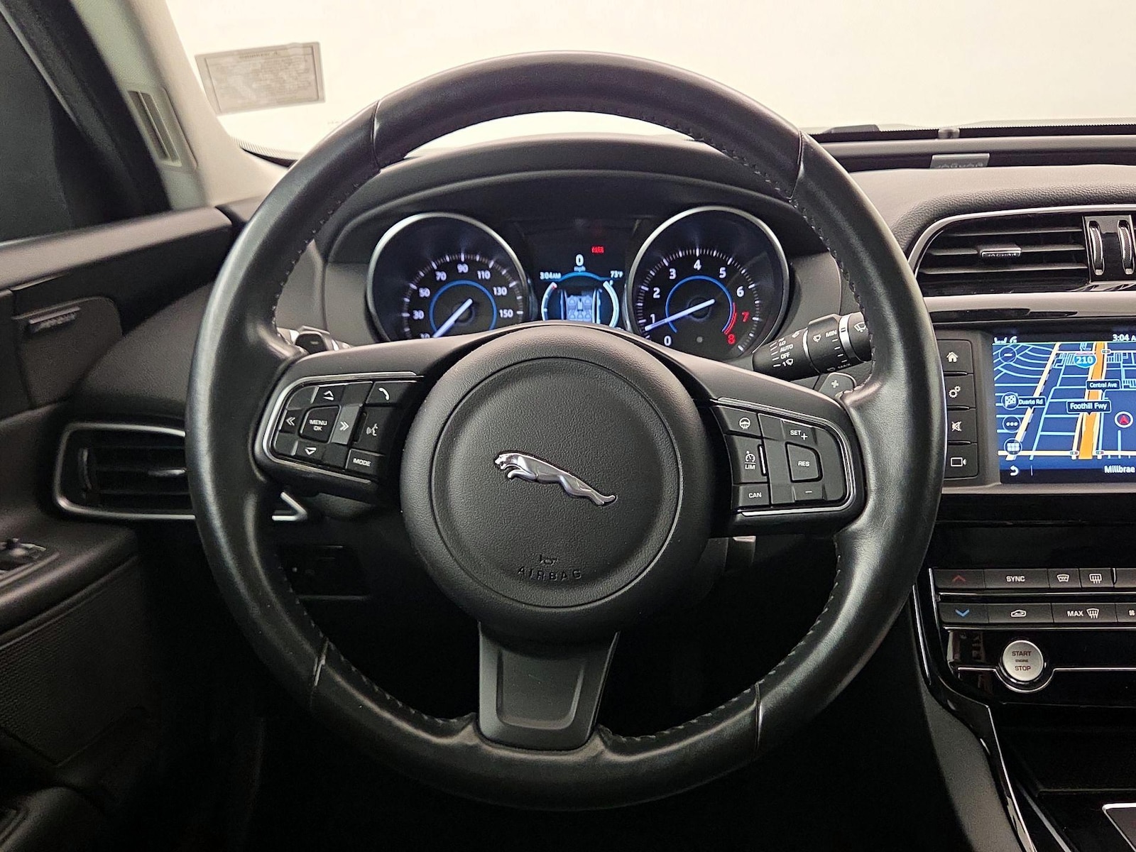 2017 Jaguar XE Premium - Photo 11