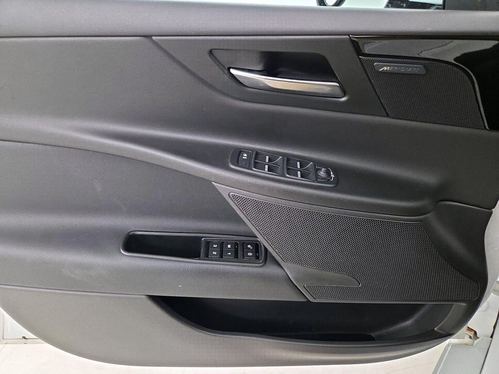 2017 Jaguar XE Premium - Photo 13