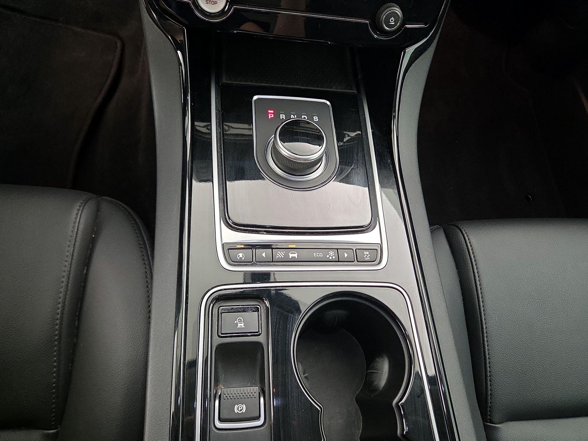 Thumbnail: 2017 Jaguar XE - 18