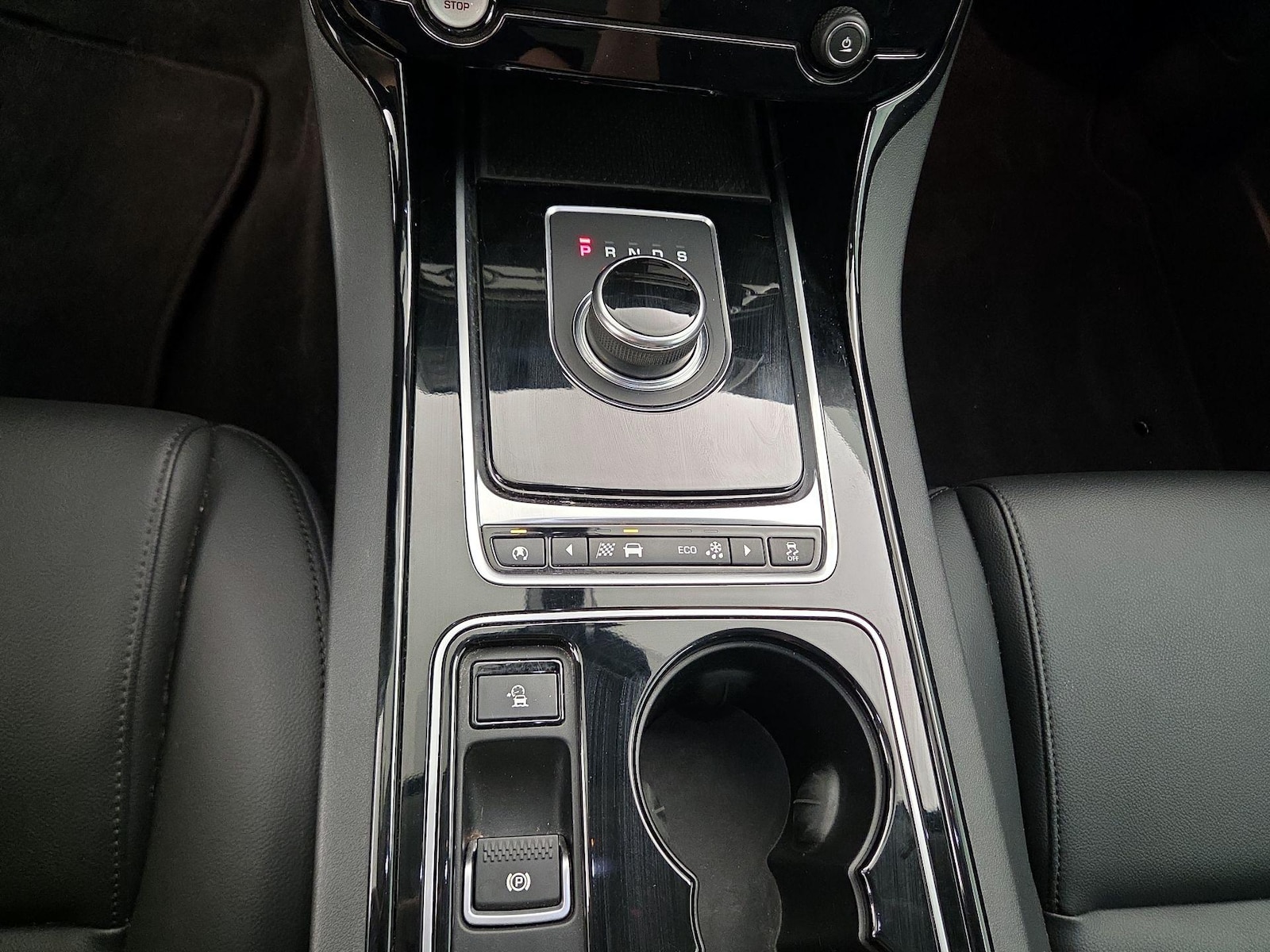 2017 Jaguar XE Premium - Photo 19