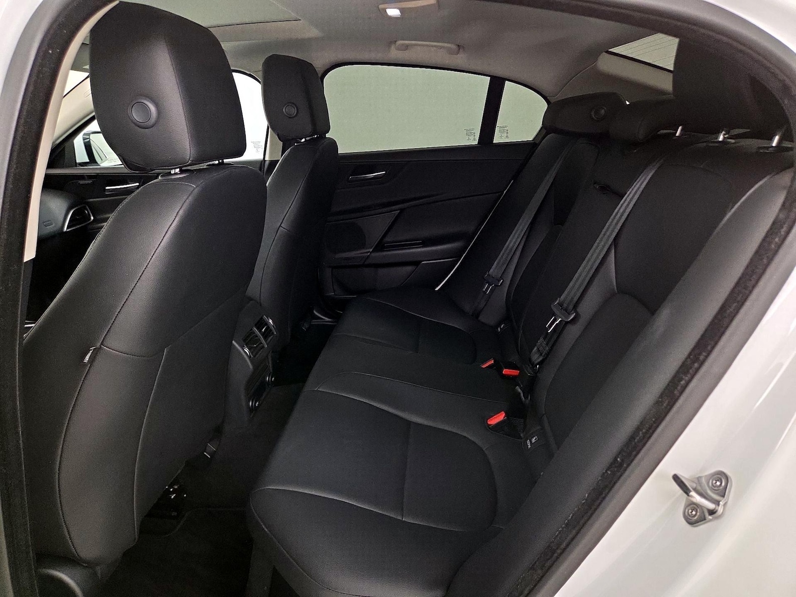2017 Jaguar XE Premium - Photo 22
