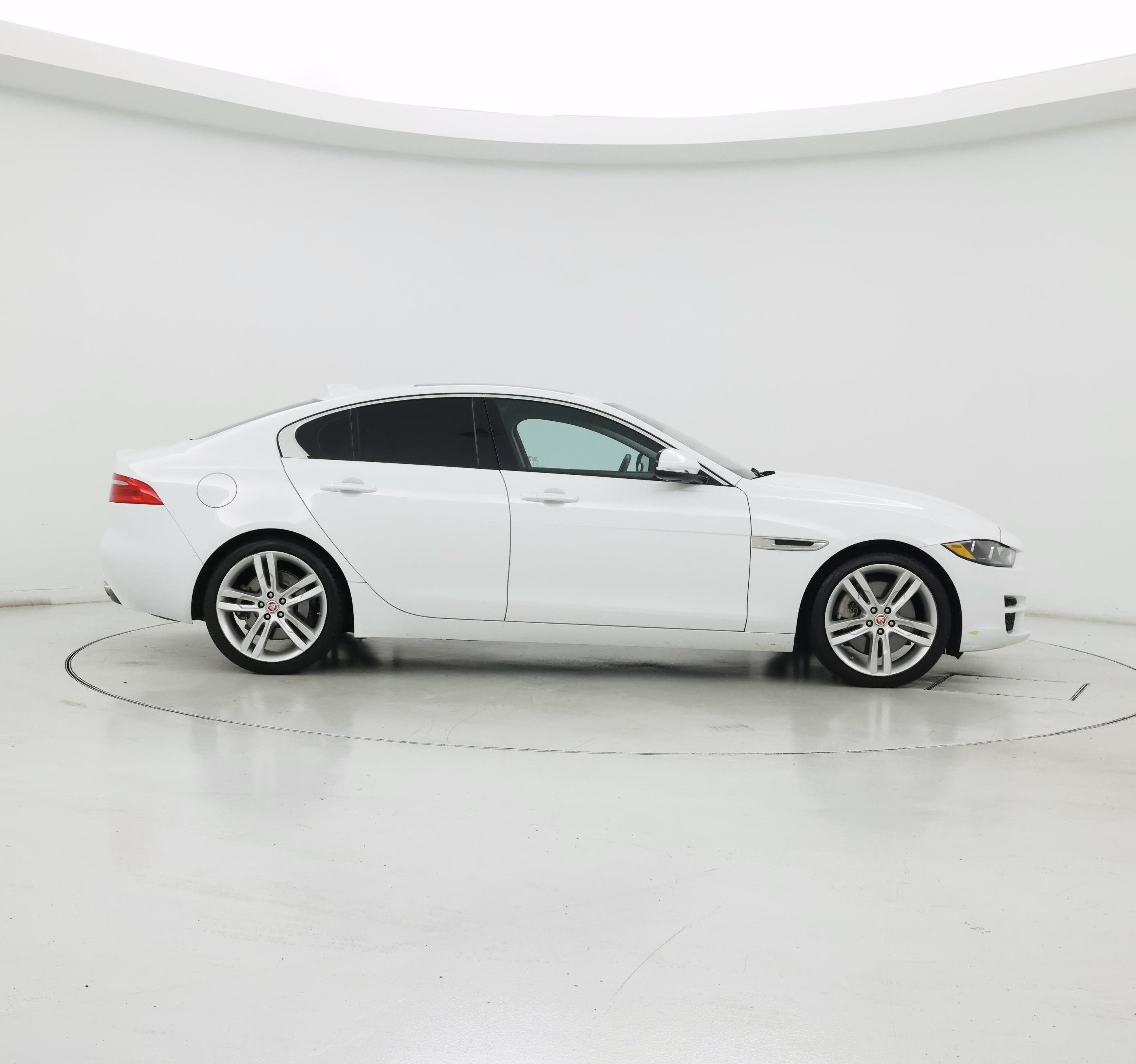 Thumbnail: 2017 Jaguar XE - 7