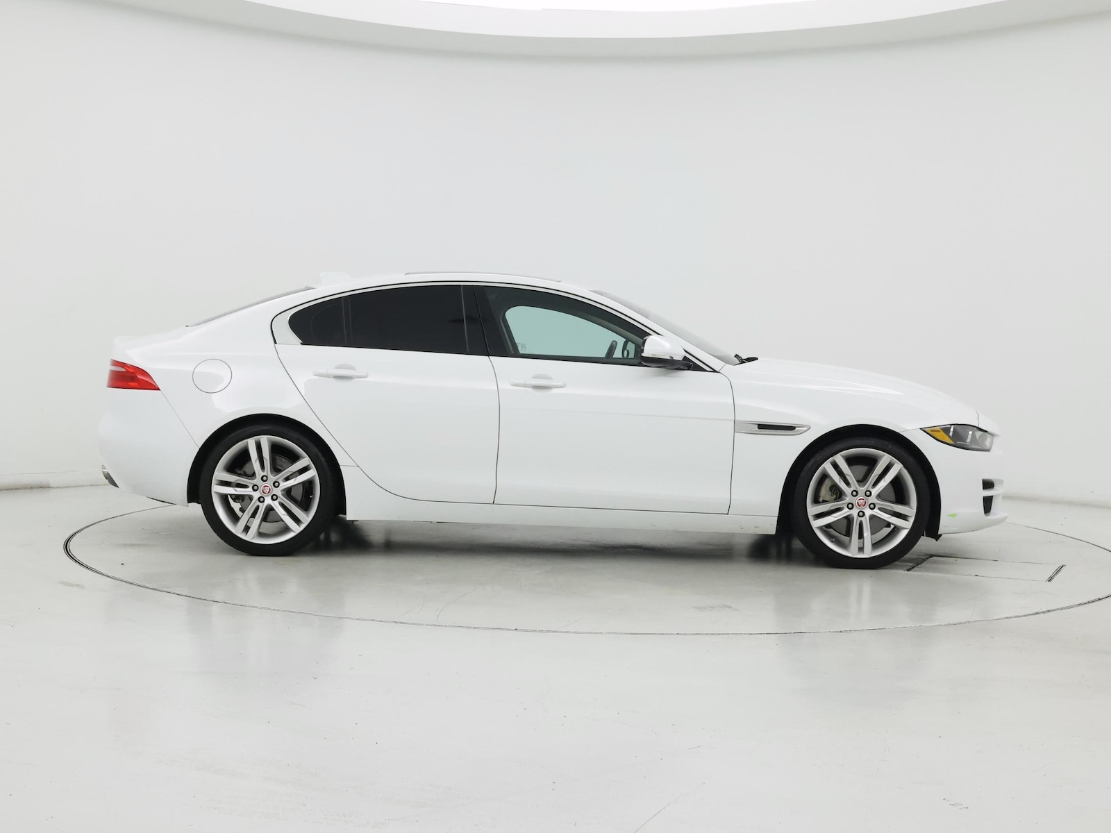 2017 Jaguar XE Premium - Photo 8