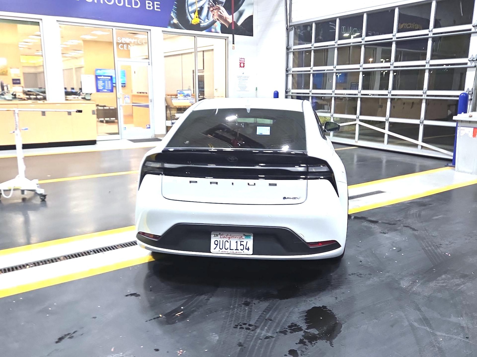 2025 Toyota Prius SE - Photo 6