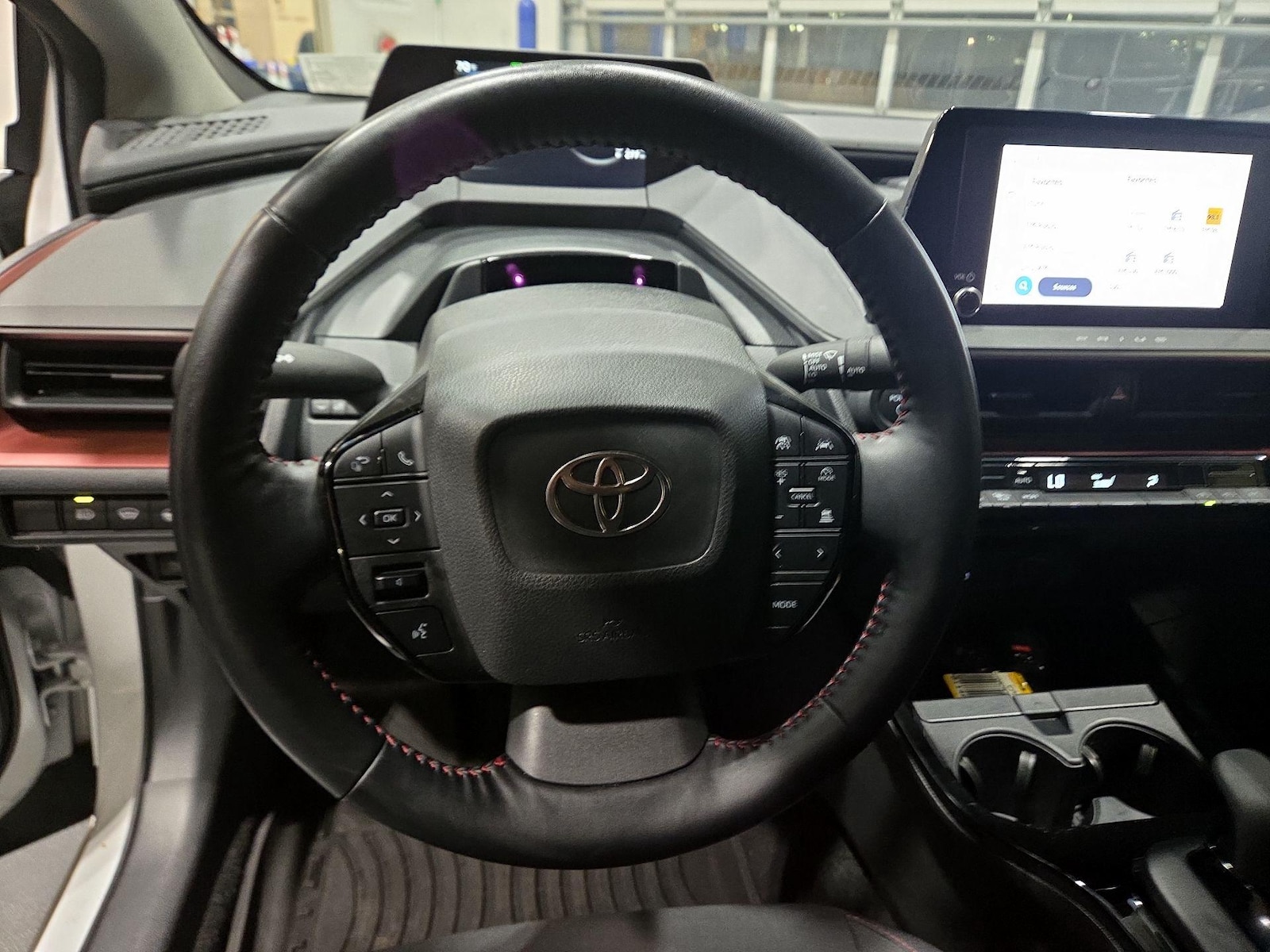 2025 Toyota Prius SE - Photo 9