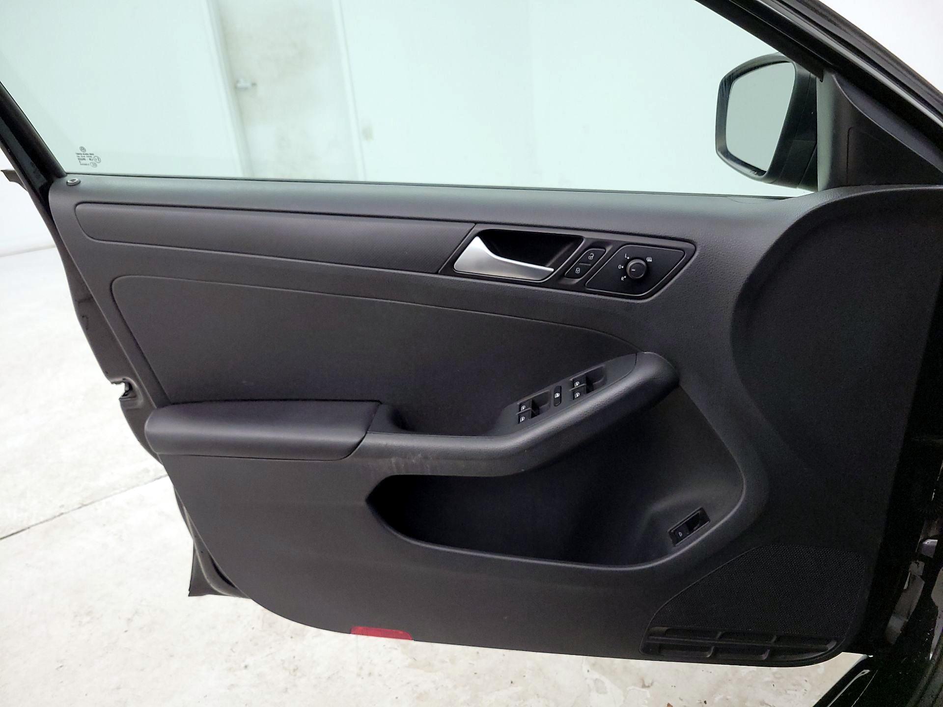 Thumbnail: 2015 Volkswagen Jetta - 10