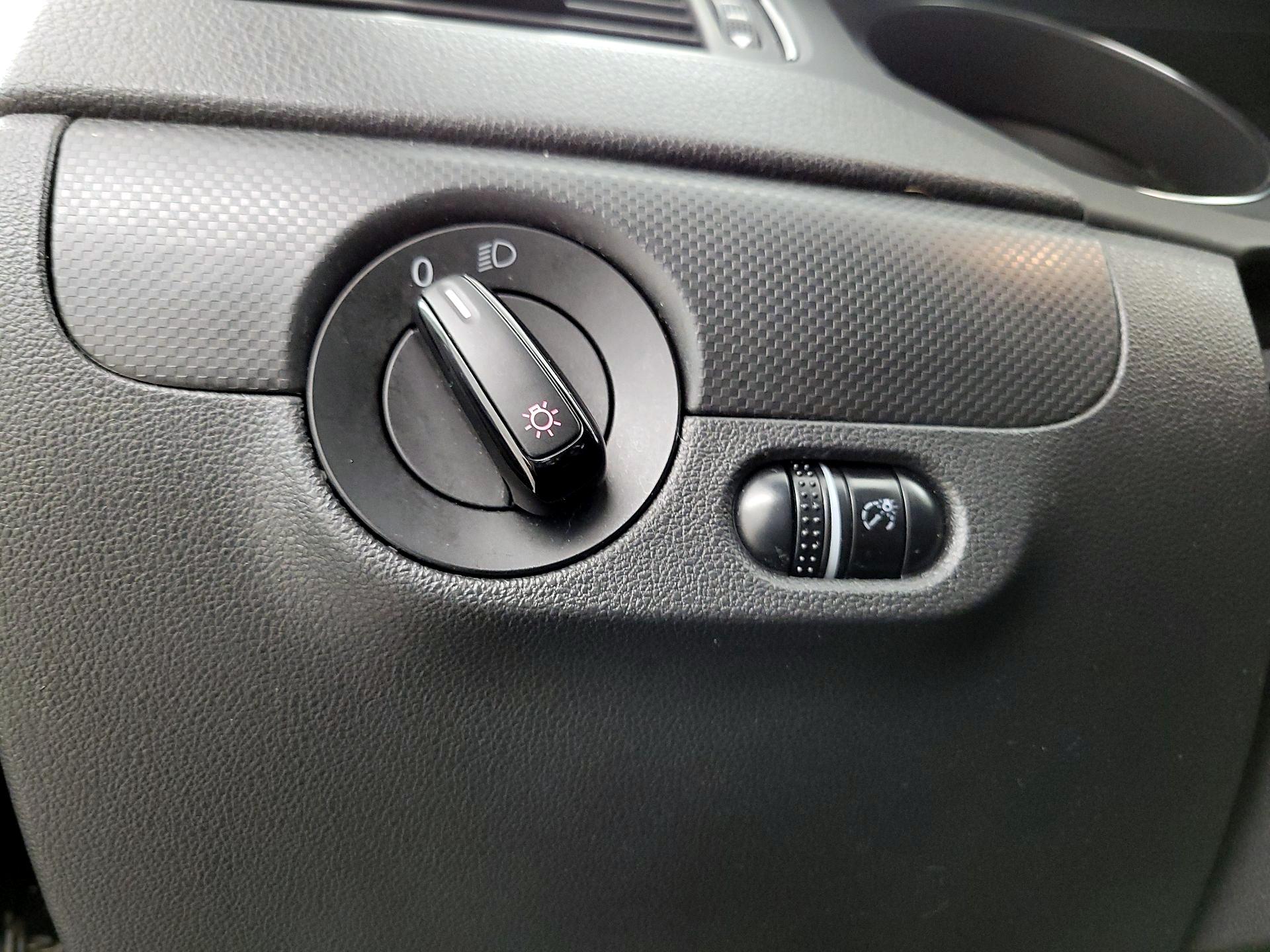 Thumbnail: 2015 Volkswagen Jetta - 11