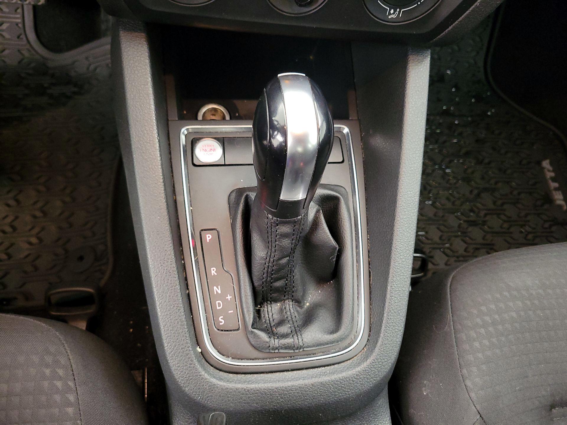 Thumbnail: 2015 Volkswagen Jetta - 15