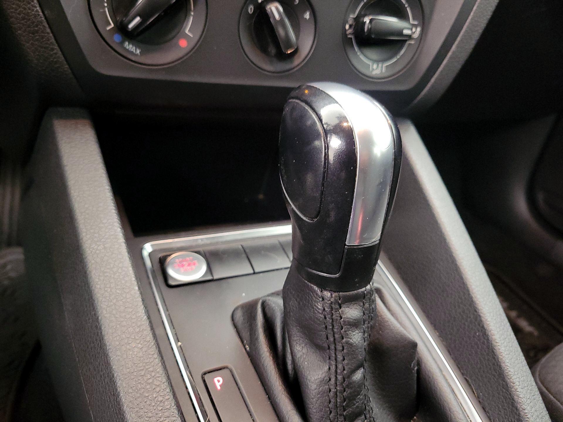 Thumbnail: 2015 Volkswagen Jetta - 16