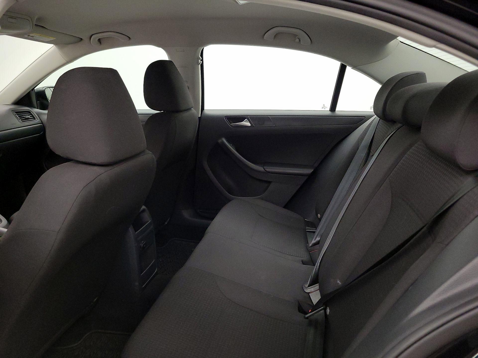 Thumbnail: 2015 Volkswagen Jetta - 17
