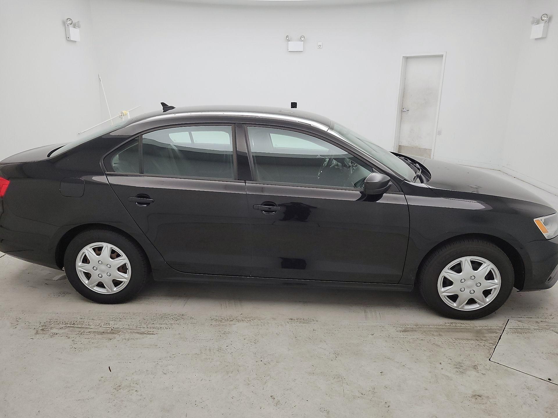 Thumbnail: 2015 Volkswagen Jetta - 4