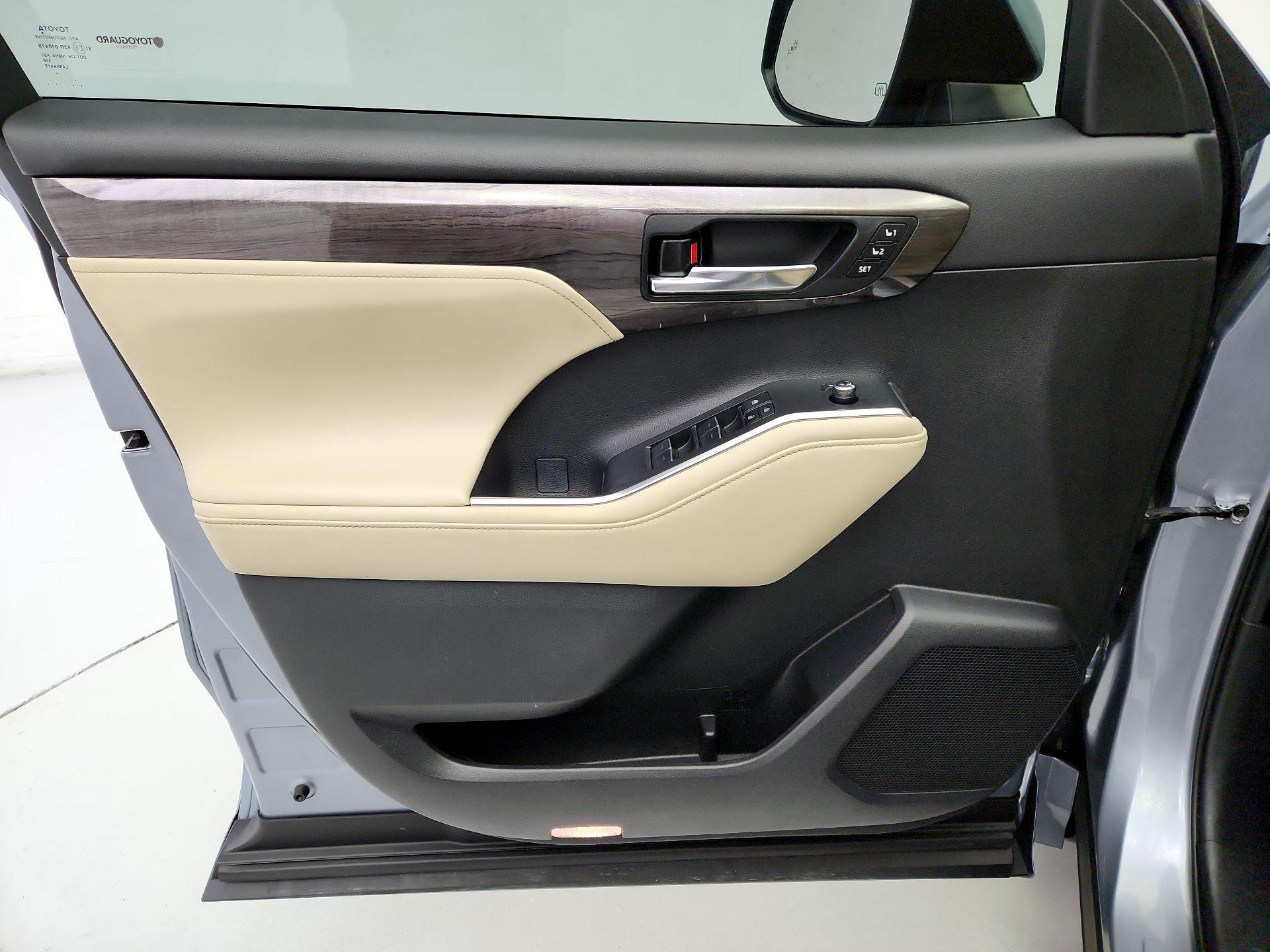 Thumbnail: 2024 Toyota Highlander - 12