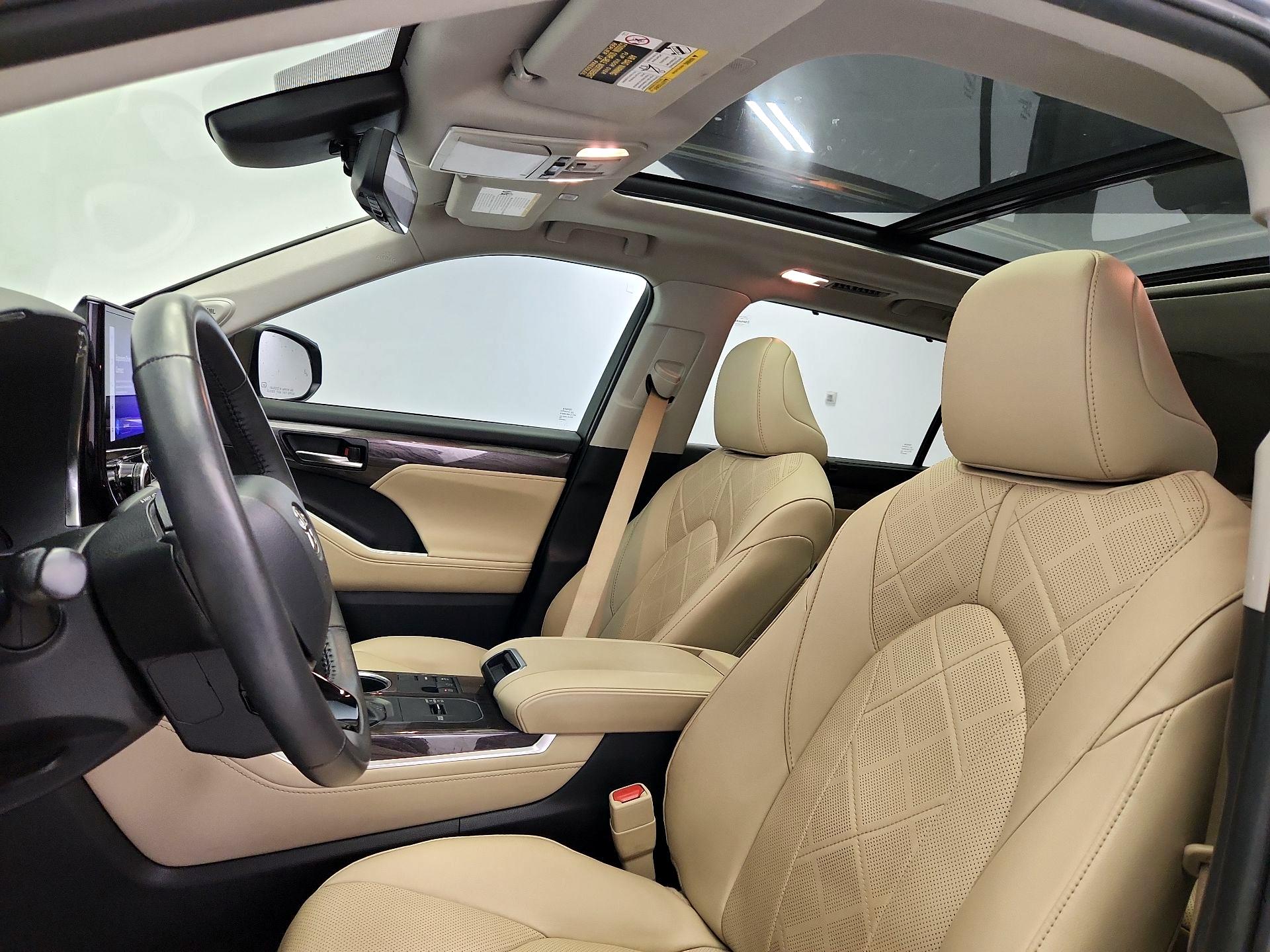 Thumbnail: 2024 Toyota Highlander - 20