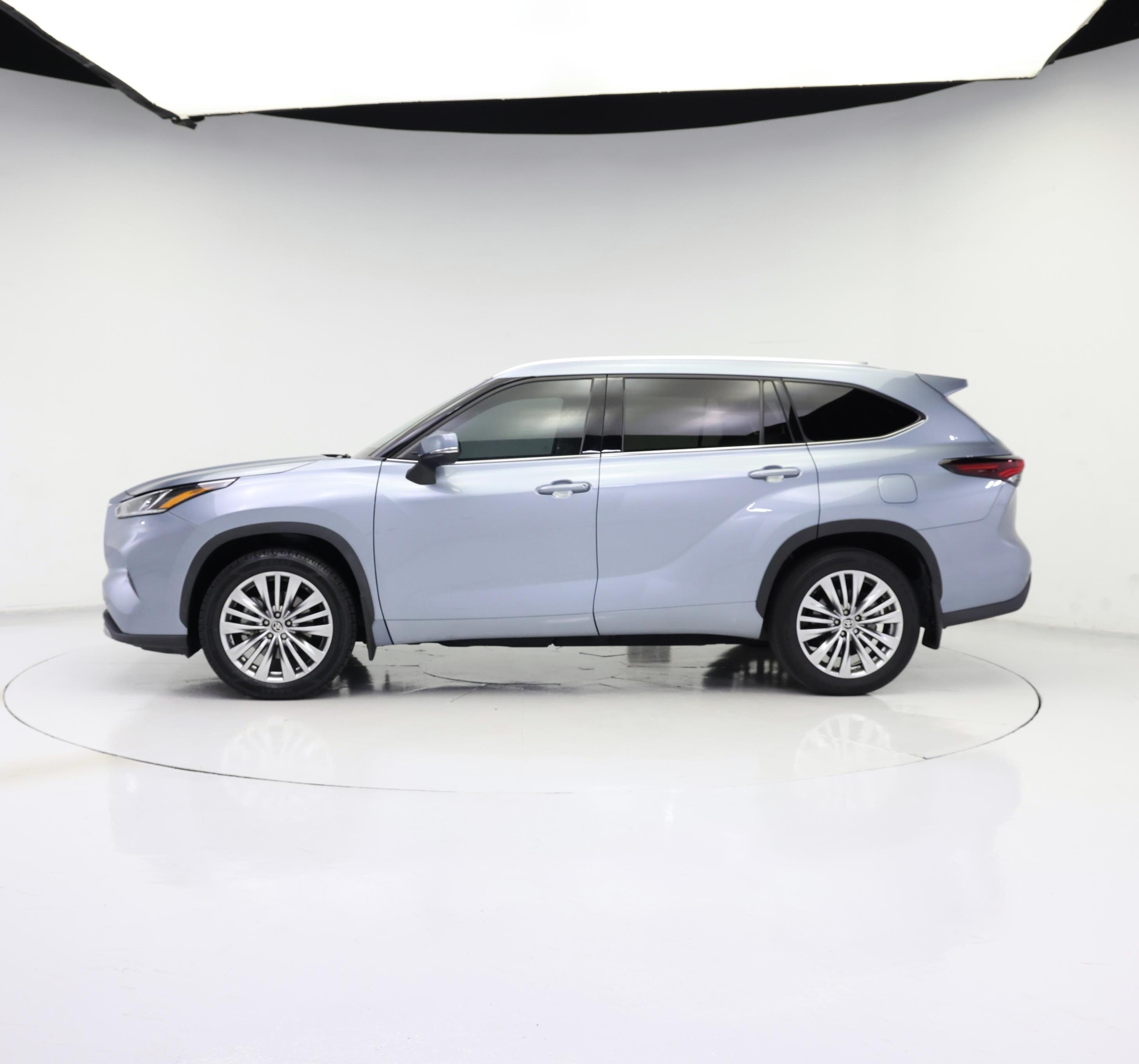Thumbnail: 2024 Toyota Highlander - 3