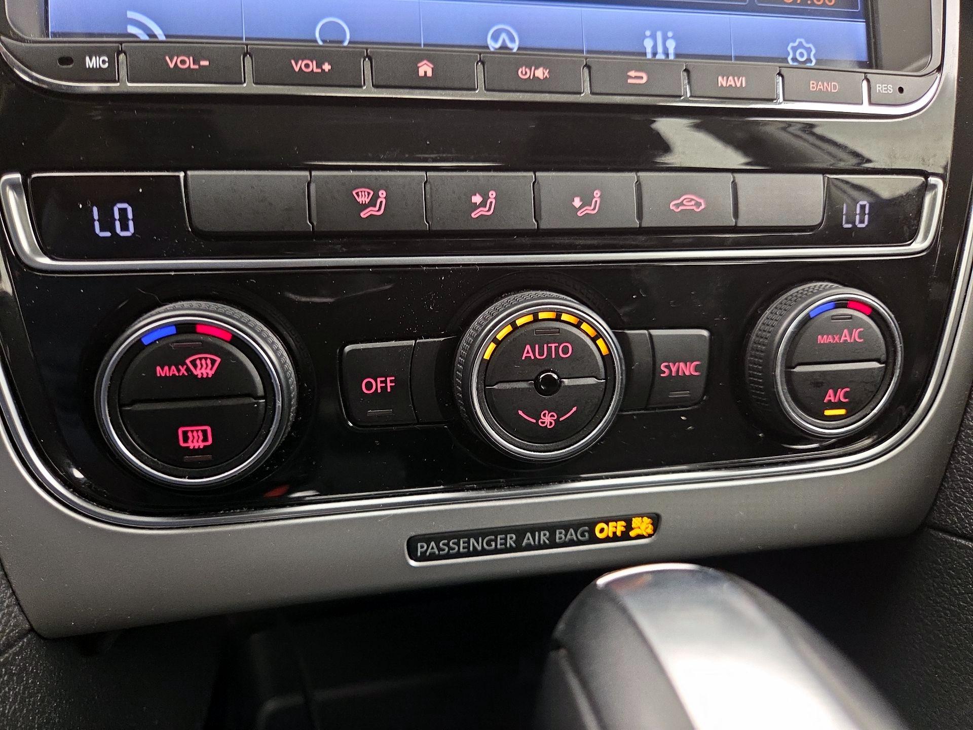 Thumbnail: 2016 Volkswagen Passat - 17