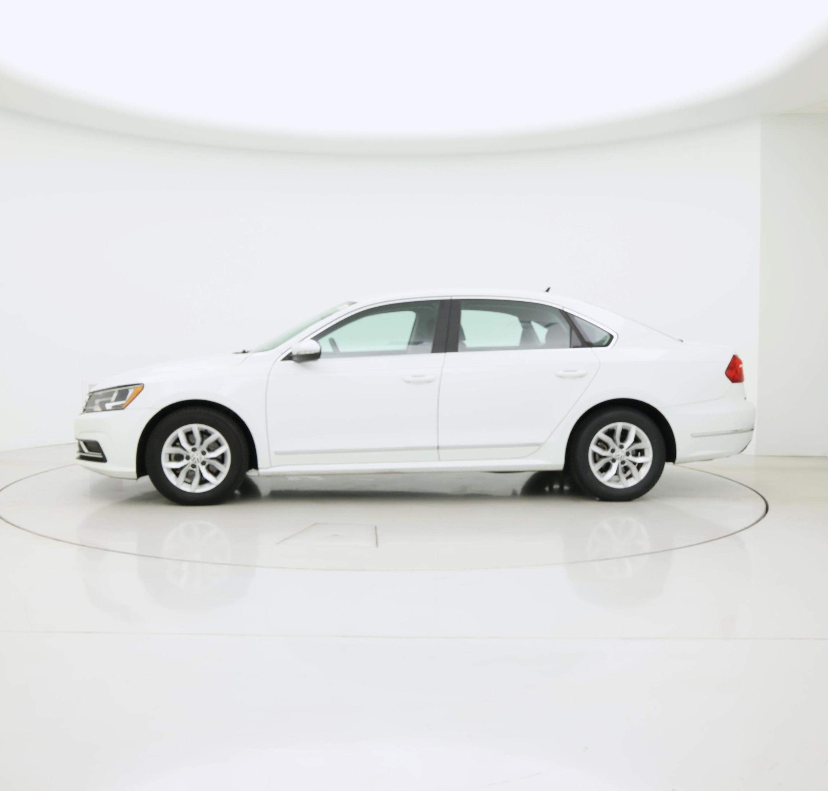Thumbnail: 2016 Volkswagen Passat - 3