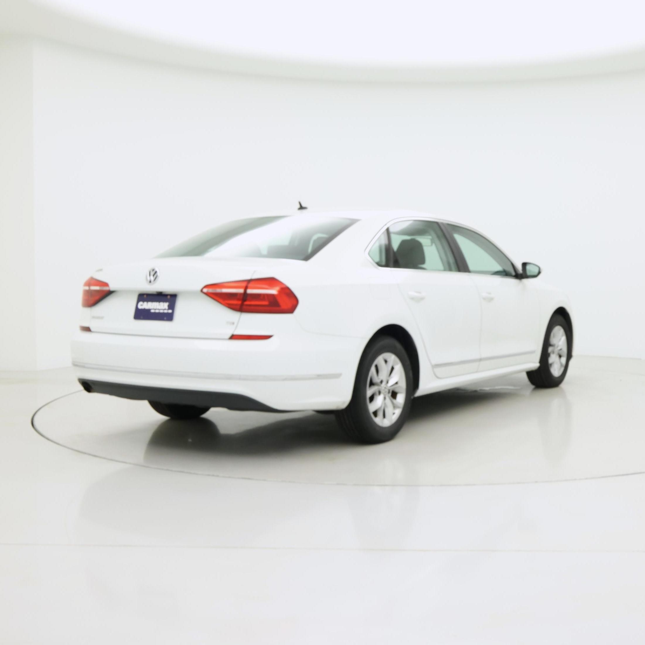 Thumbnail: 2016 Volkswagen Passat - 8