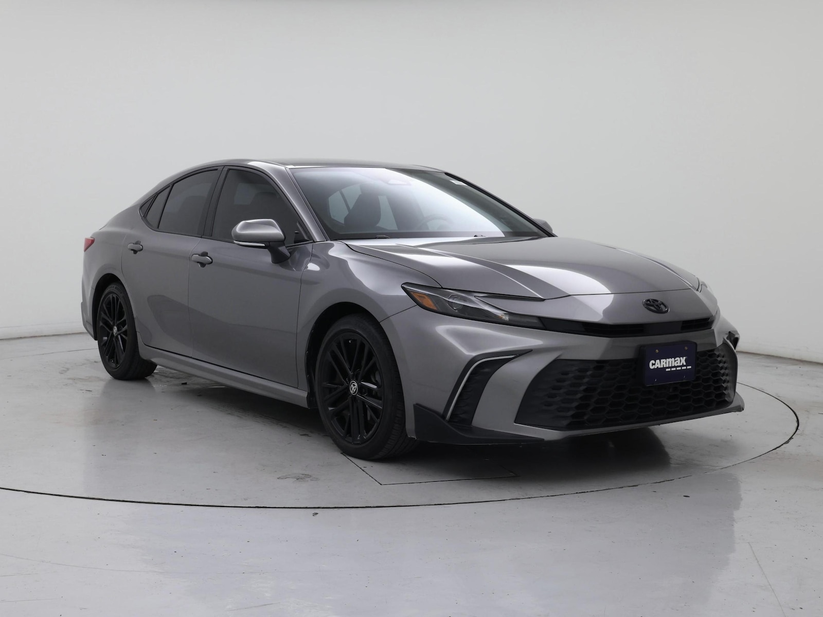 2025 Toyota Camry SE - Photo 2