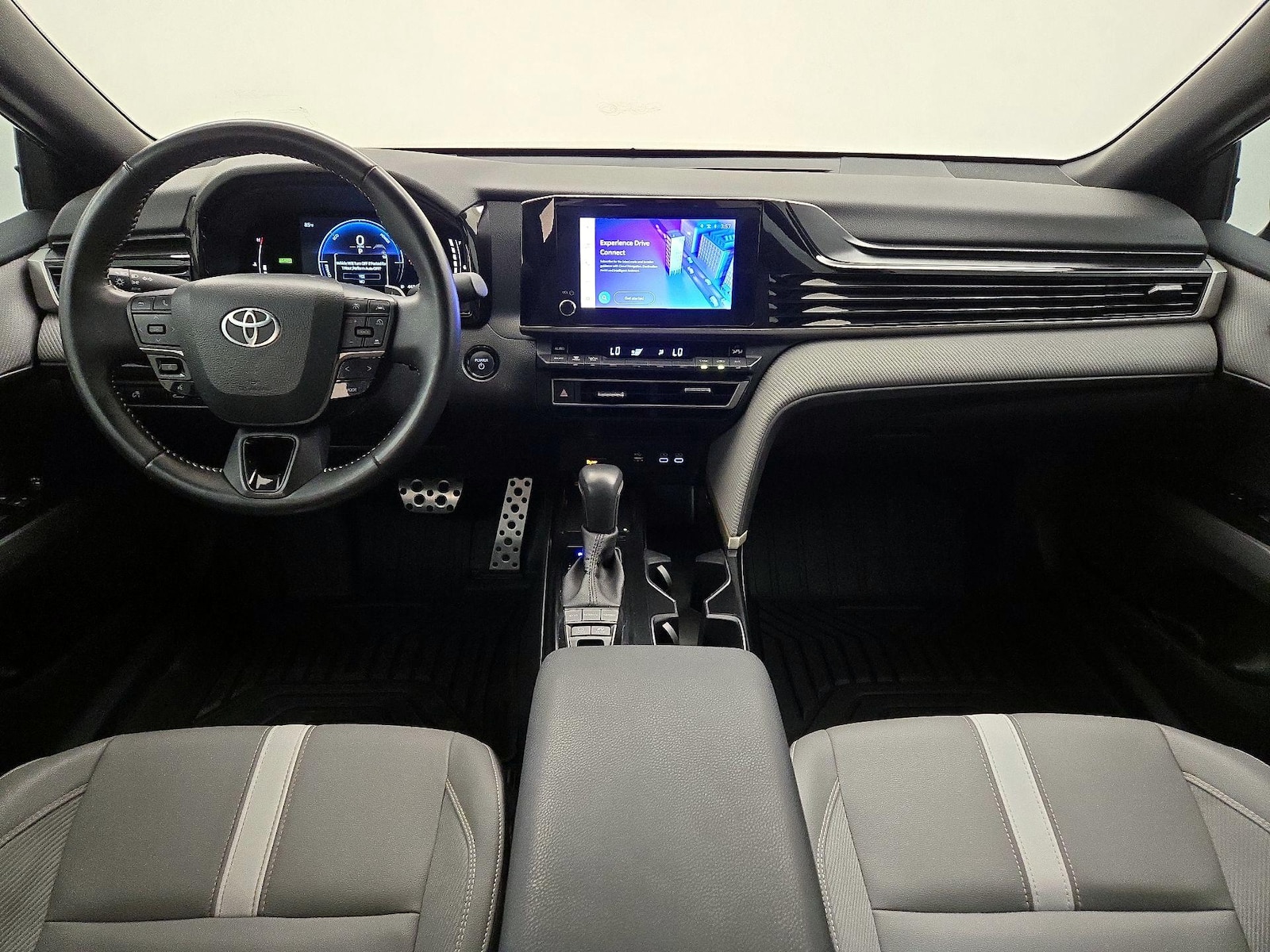 2025 Toyota Camry SE - Photo 10