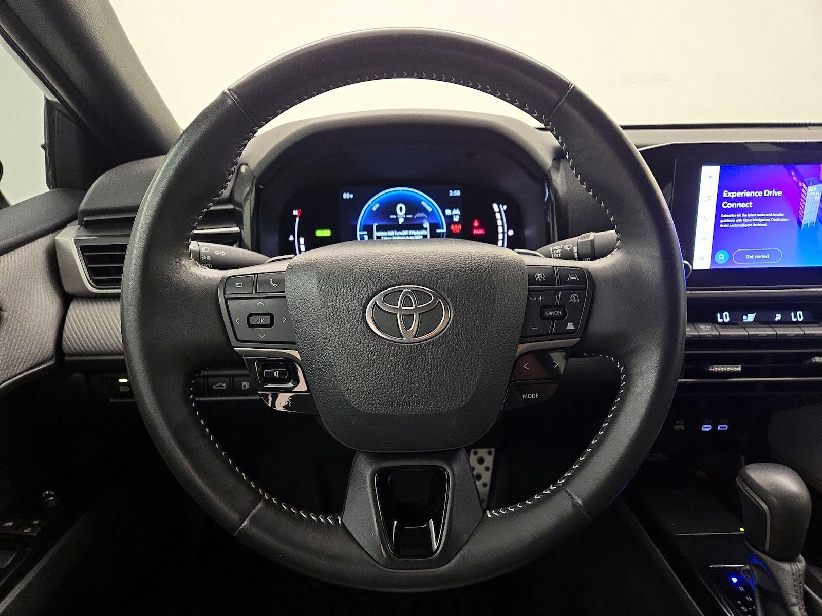 2025 Toyota Camry SE - Photo 11