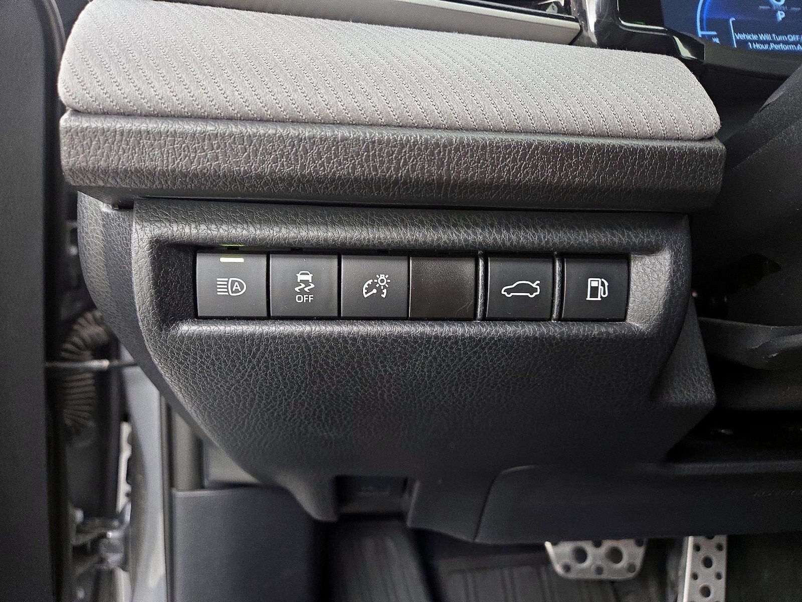 2025 Toyota Camry SE - Photo 14
