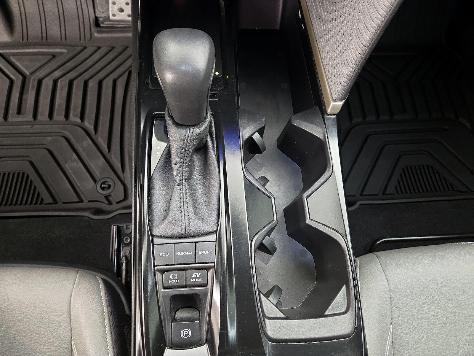 2025 Toyota Camry SE - Photo 19