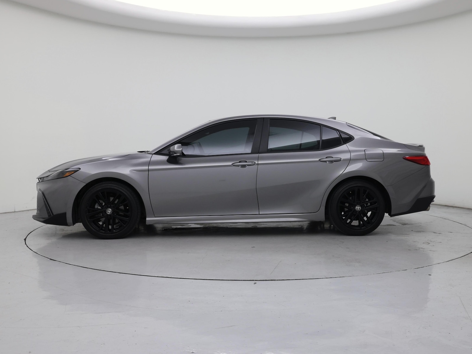 2025 Toyota Camry SE - Photo 4