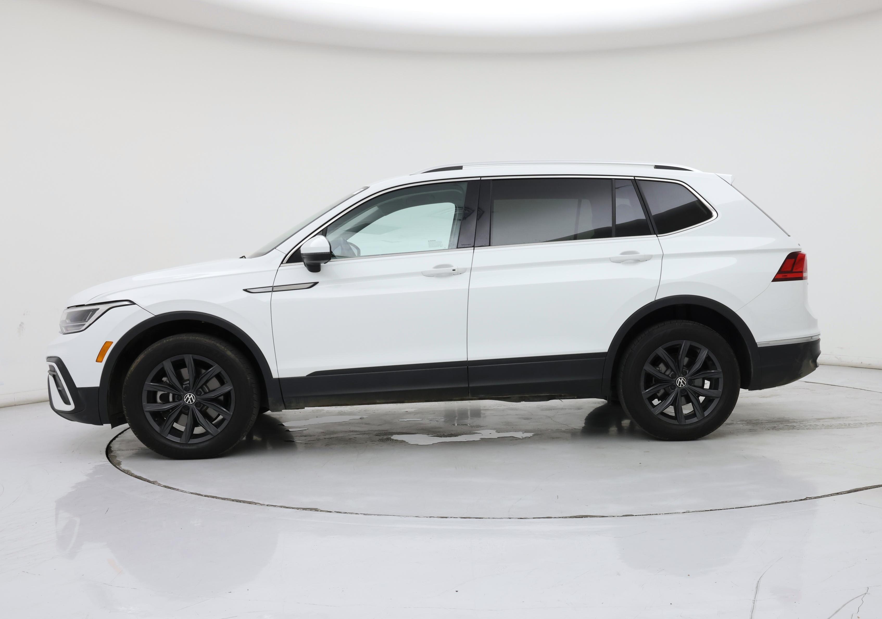 Thumbnail: 2024 Volkswagen Tiguan - 3