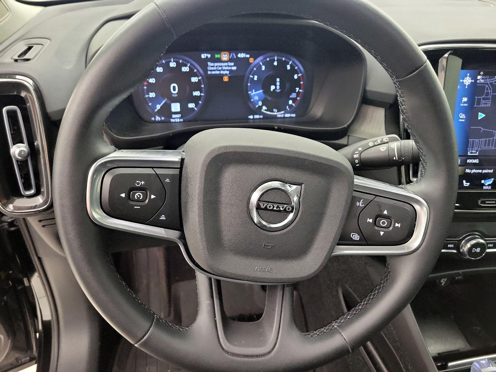 Thumbnail: 2022 Volvo XC40 - 10