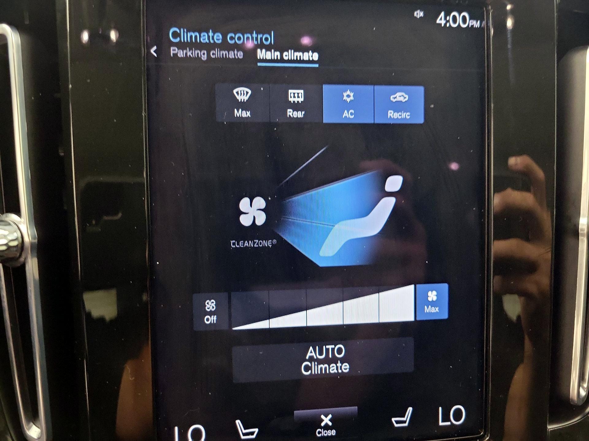 Thumbnail: 2022 Volvo XC40 - 17