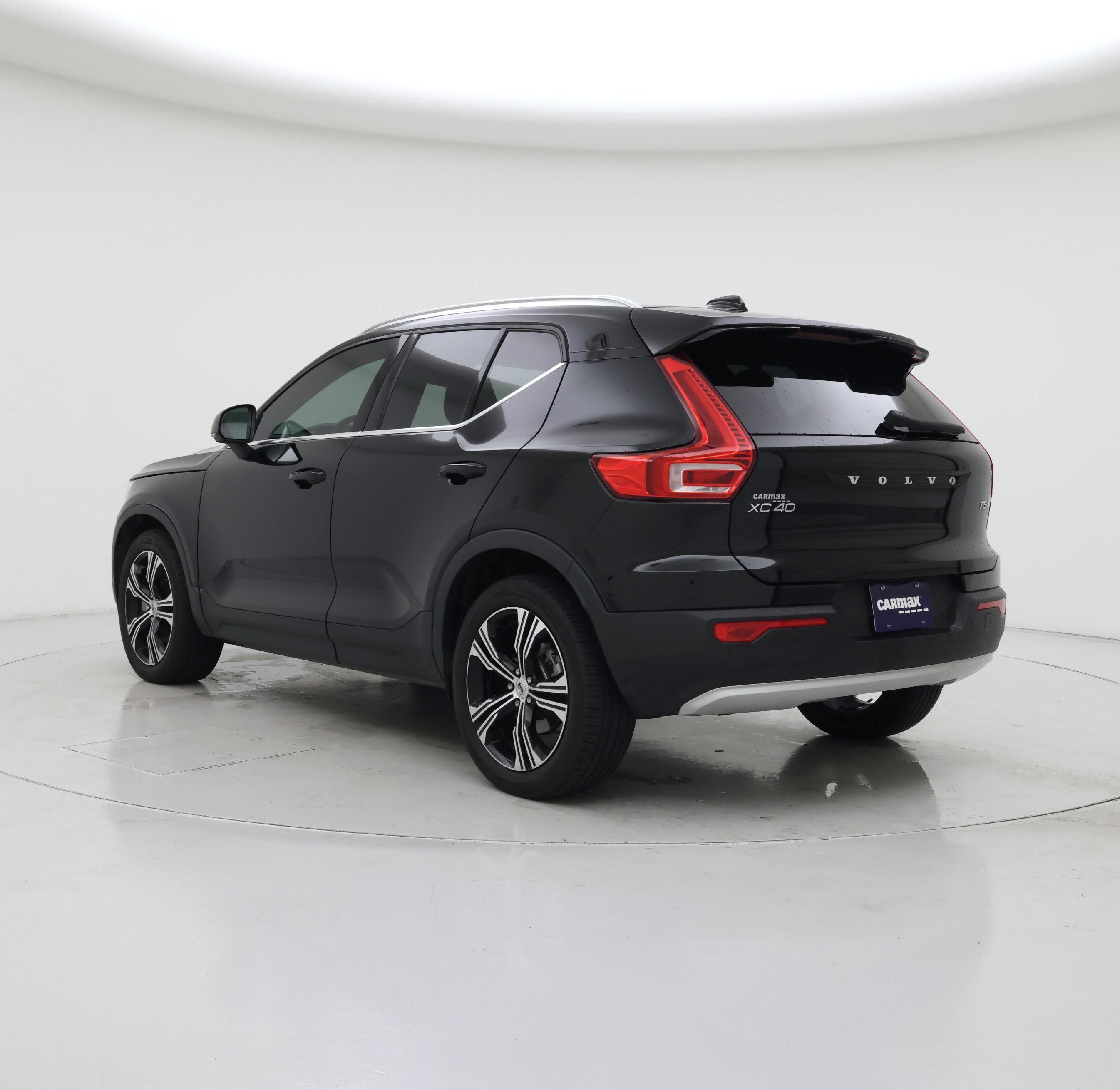 Thumbnail: 2022 Volvo XC40 - 2