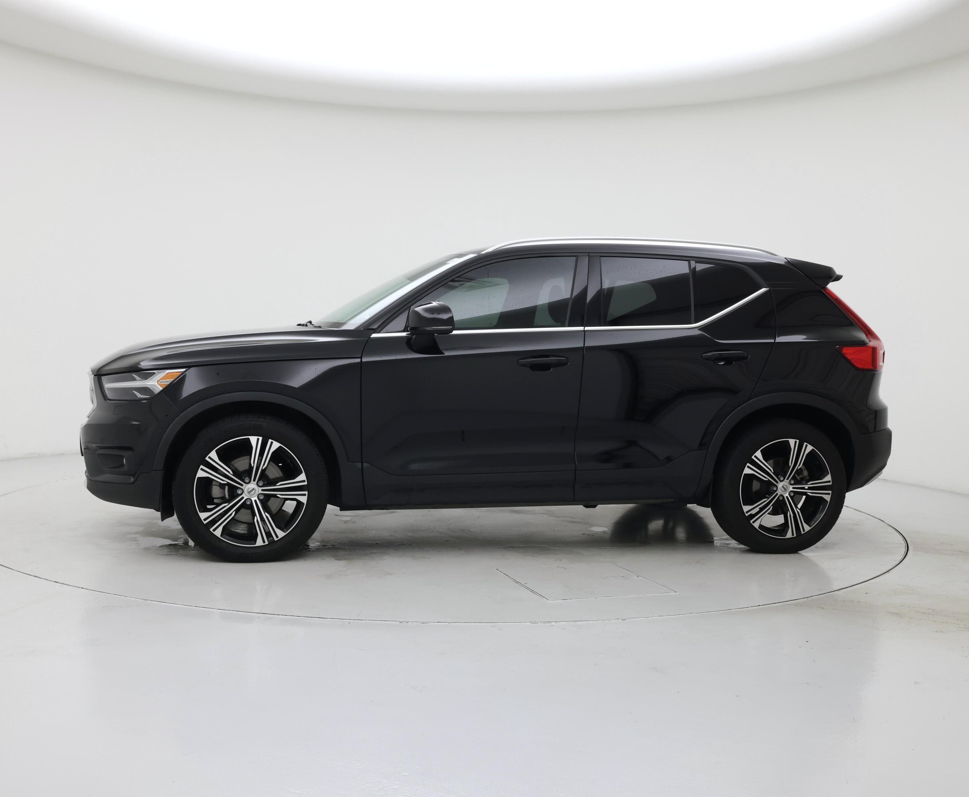 Thumbnail: 2022 Volvo XC40 - 3
