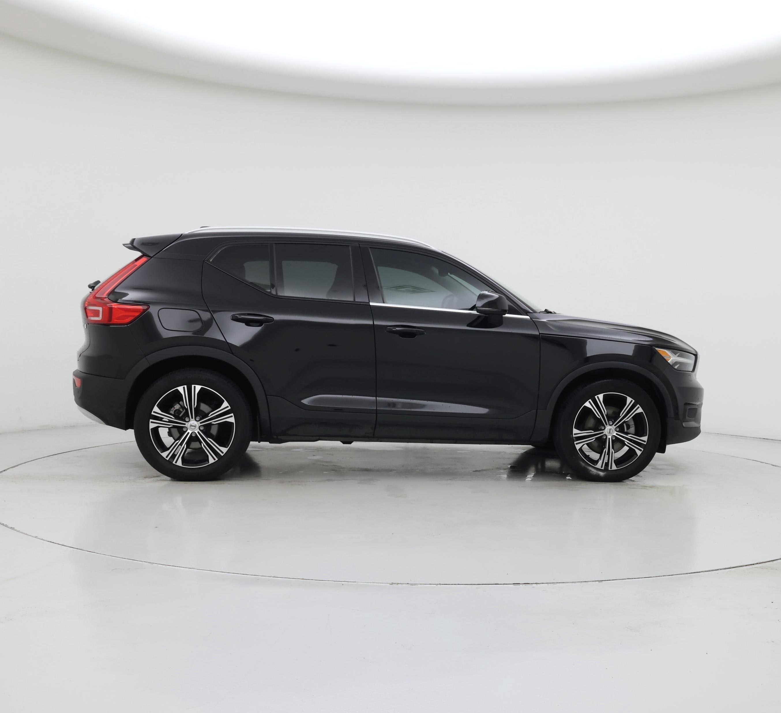 Thumbnail: 2022 Volvo XC40 - 7