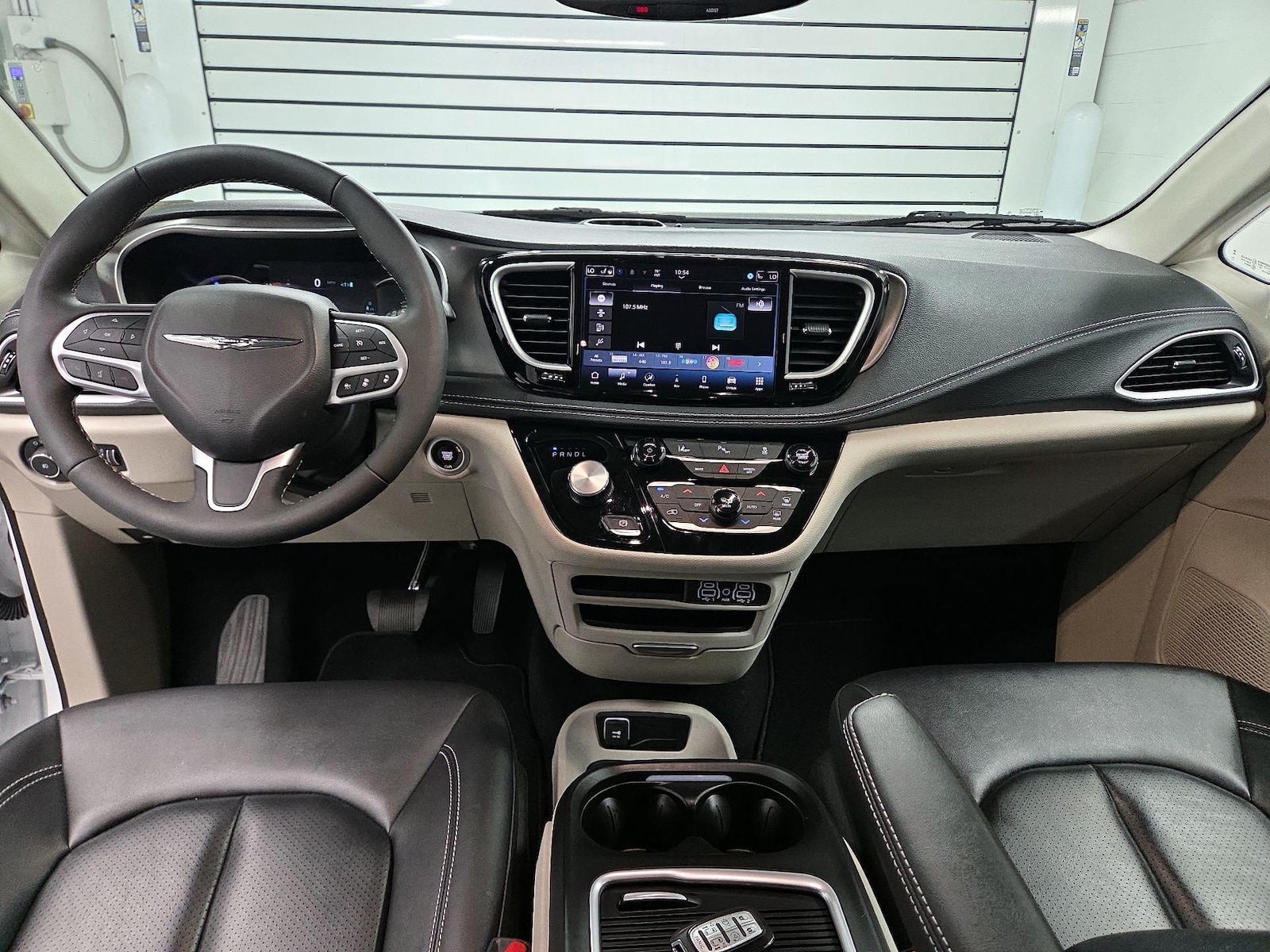 2024 Chrysler Pacifica PHEV Select - Photo 10