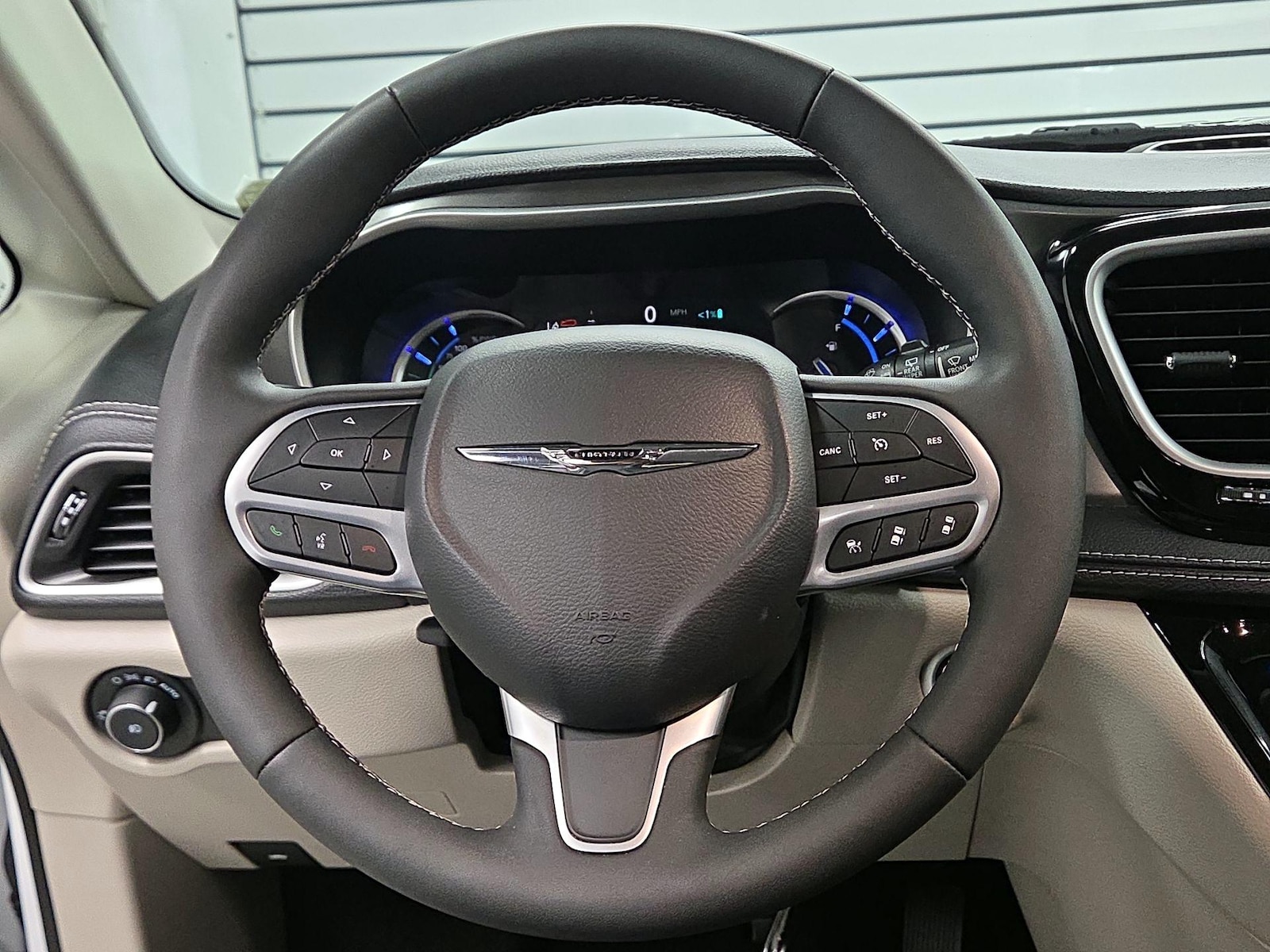 2024 Chrysler Pacifica PHEV Select - Photo 11