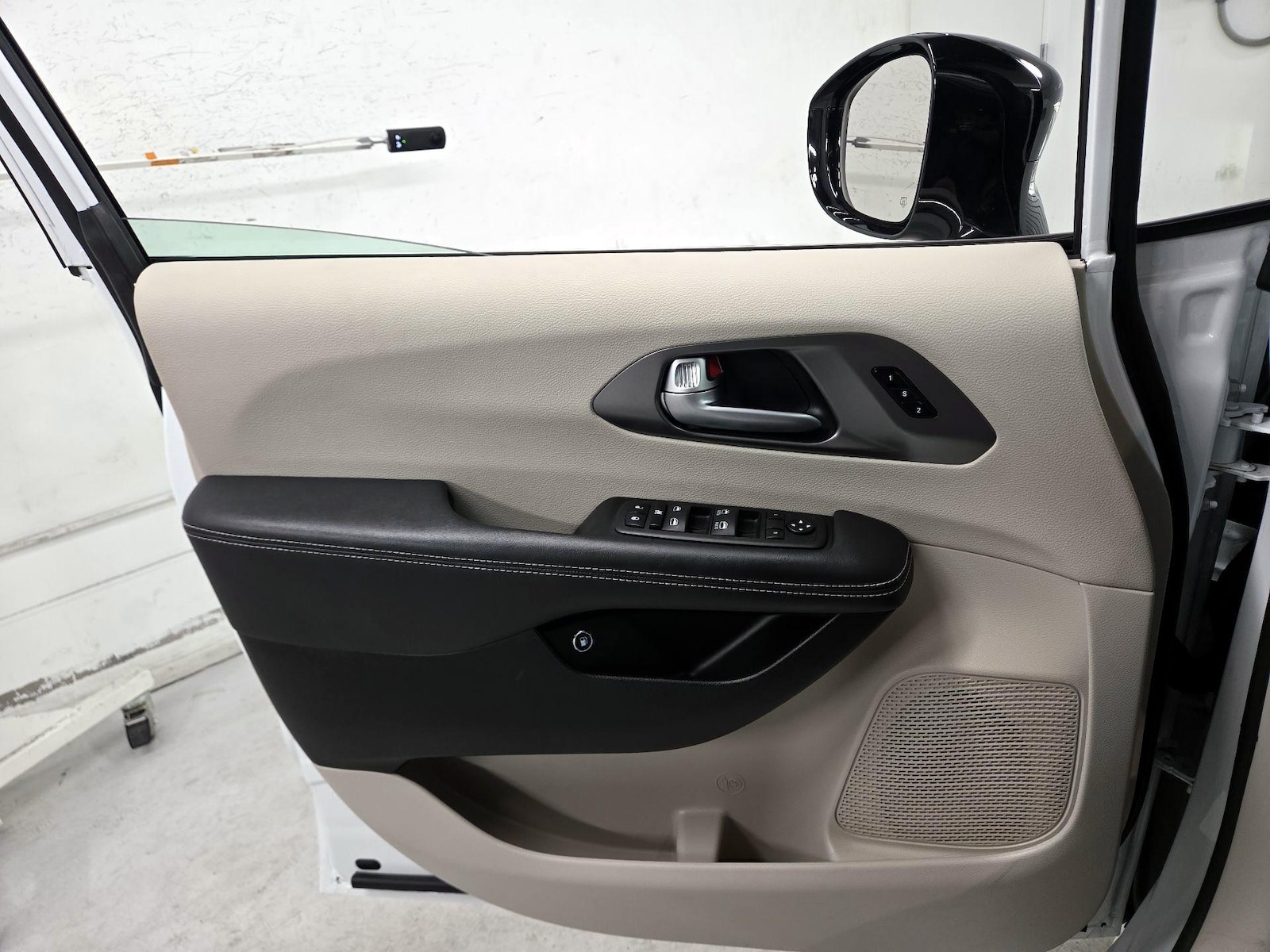 2024 Chrysler Pacifica PHEV Select - Photo 13