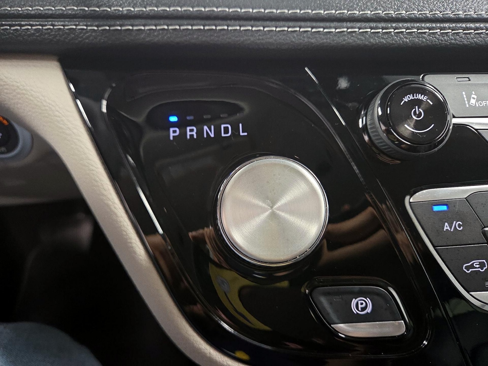 2024 Chrysler Pacifica PHEV Select - Photo 16