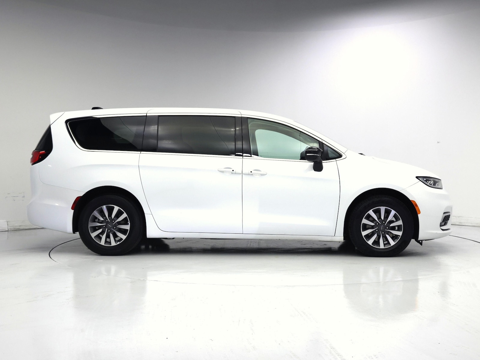 2024 Chrysler Pacifica PHEV Select - Photo 8